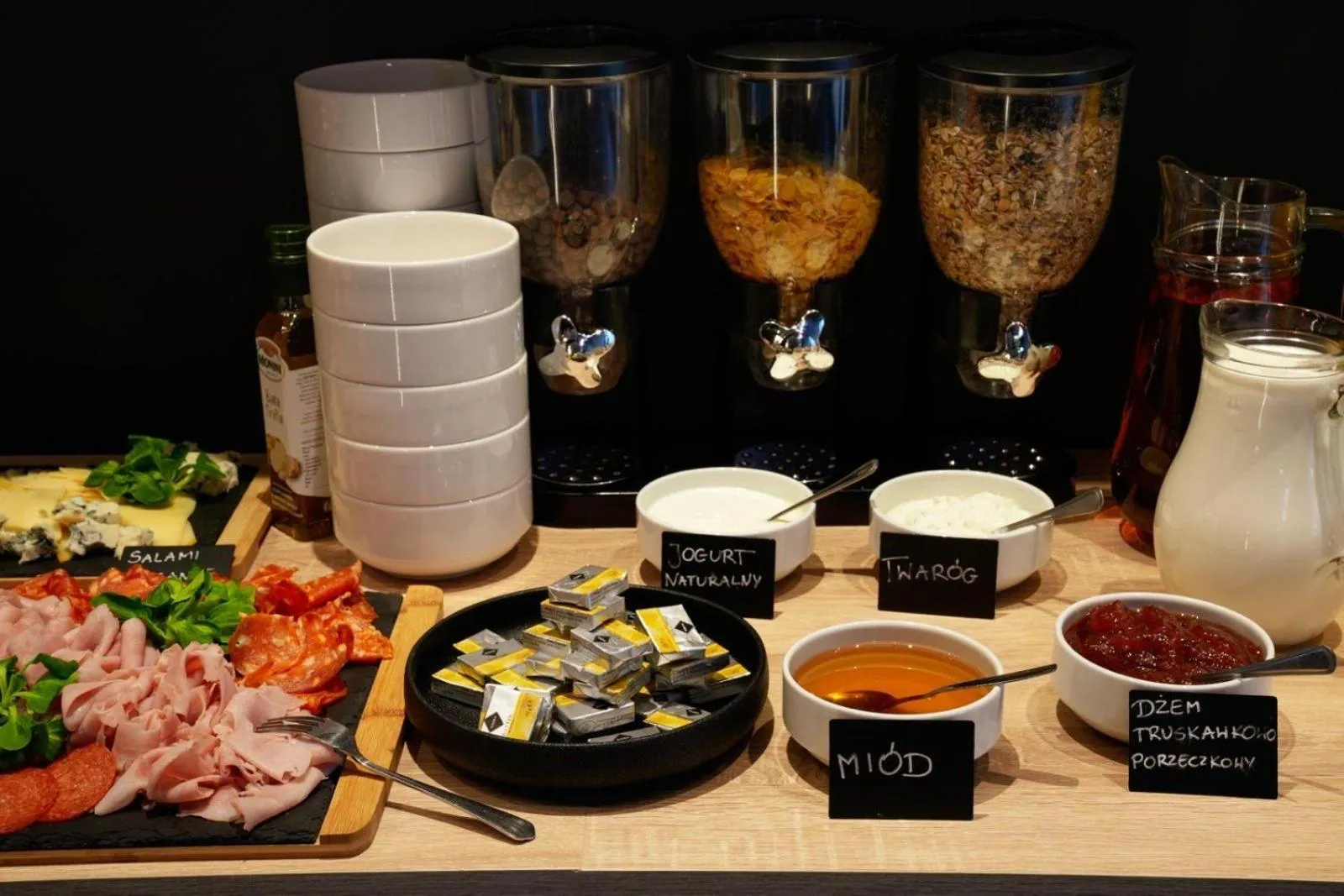 Buffet breakfast in Esperanto Home