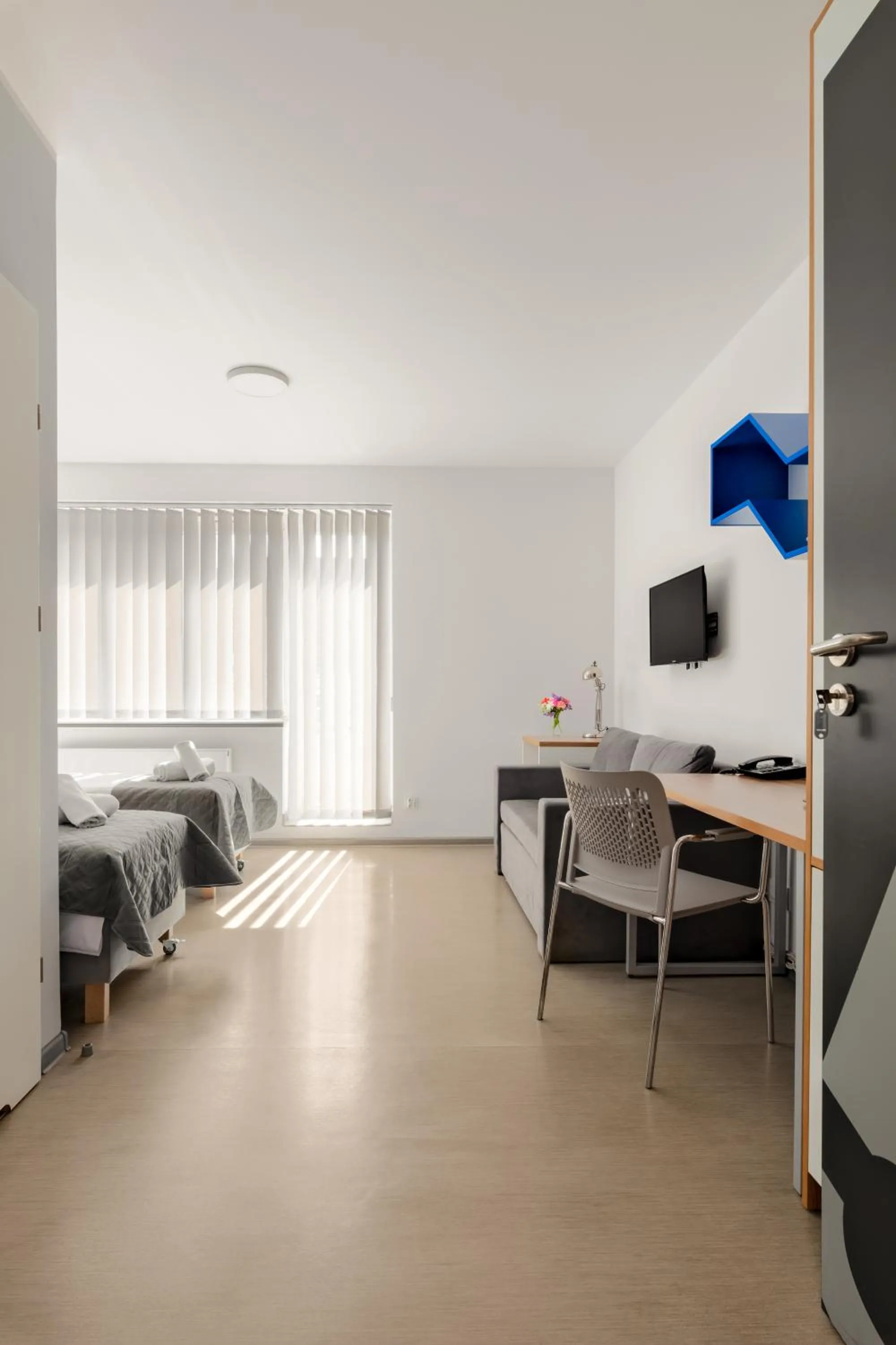 Photo of the whole room in Esperanto Home