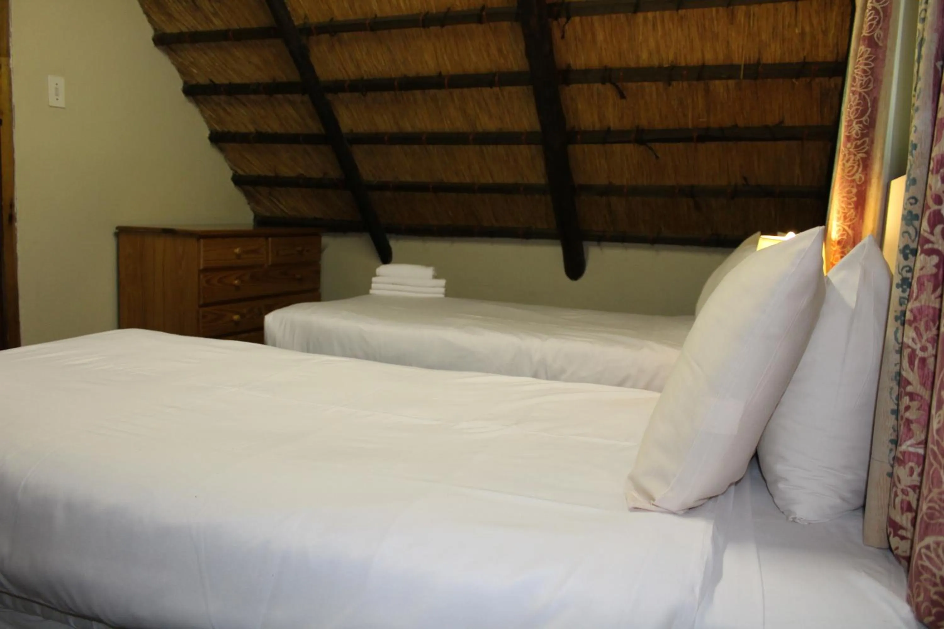 Bedroom, Bed in Dragon Peaks Mountain Resort