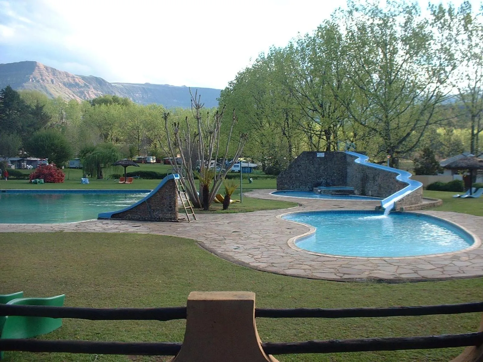 Swimming pool in Dragon Peaks Mountain Resort