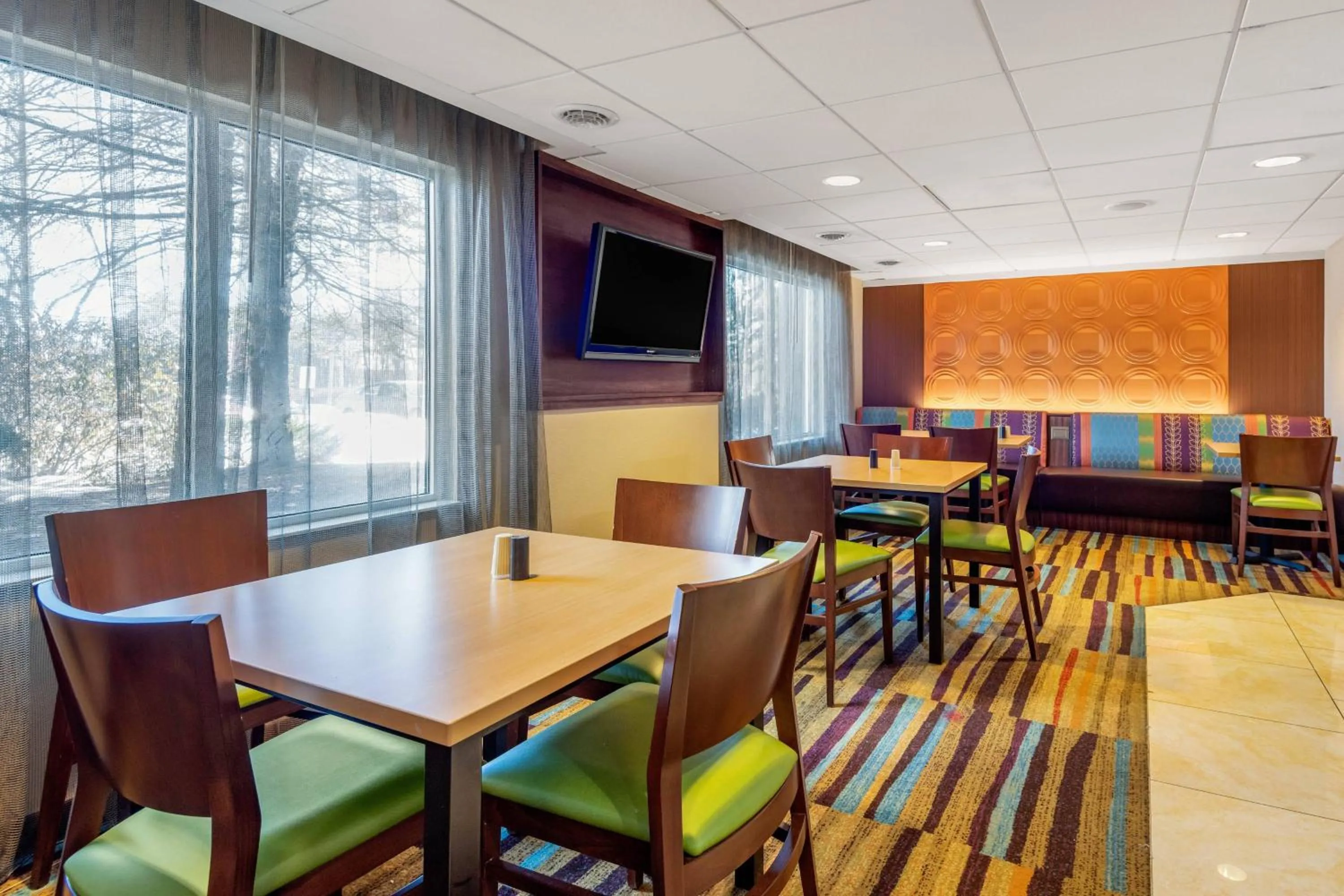 Restaurant/places to eat in Fairfield by Marriott Inn & Suites Portland Maine Airport