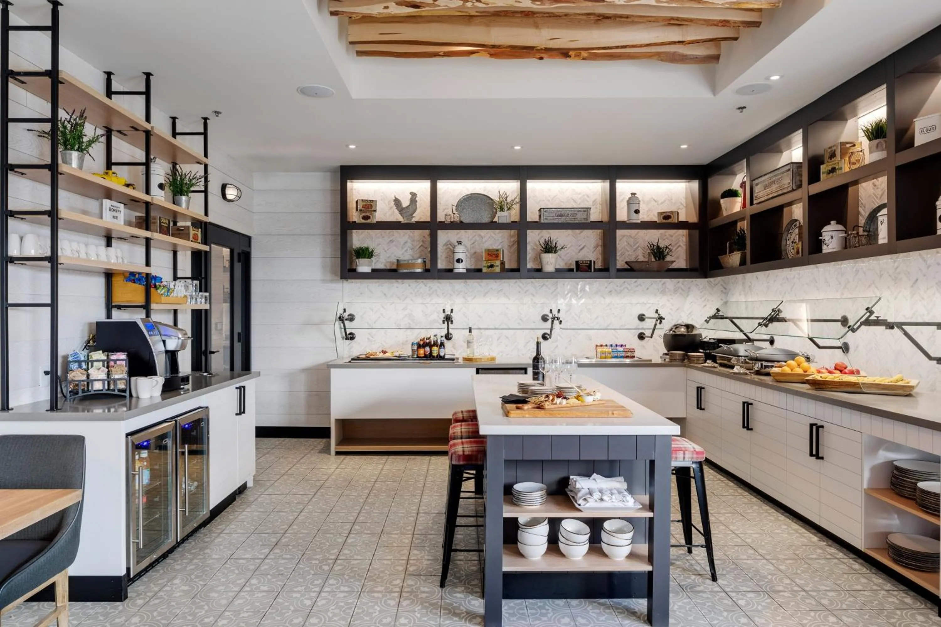 Lounge or bar in Portland Sheraton at Sable Oaks