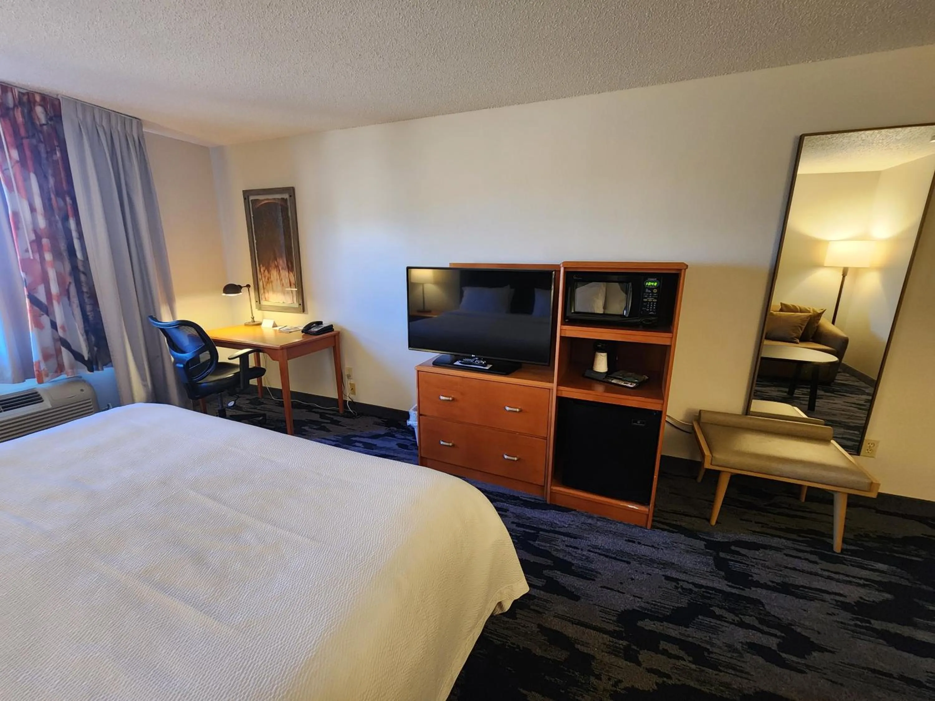 TV and multimedia, Bed in Fairfield Inn & Suites by Marriott Spearfish