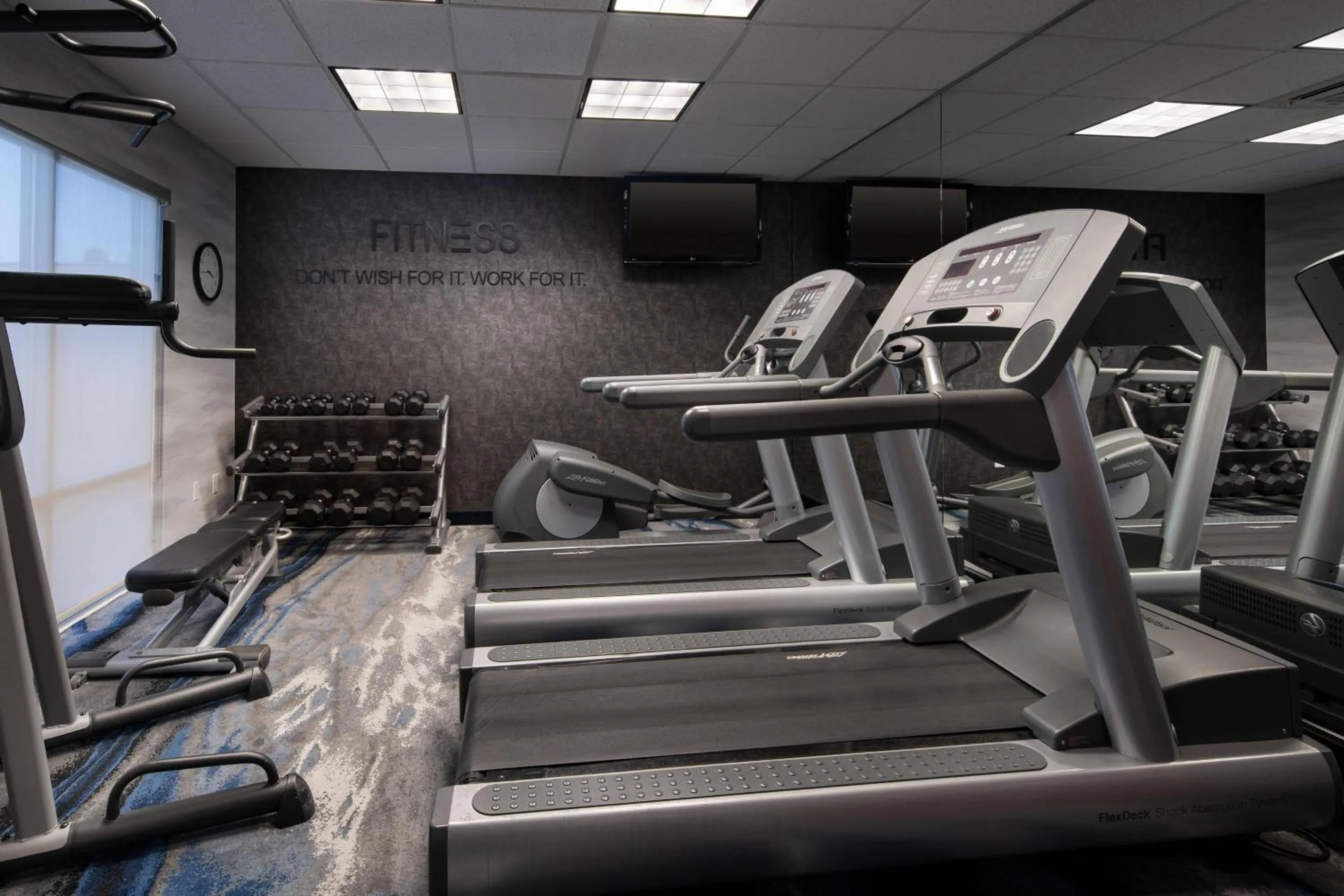 Fitness centre/facilities in Fairfield Inn & Suites Redding