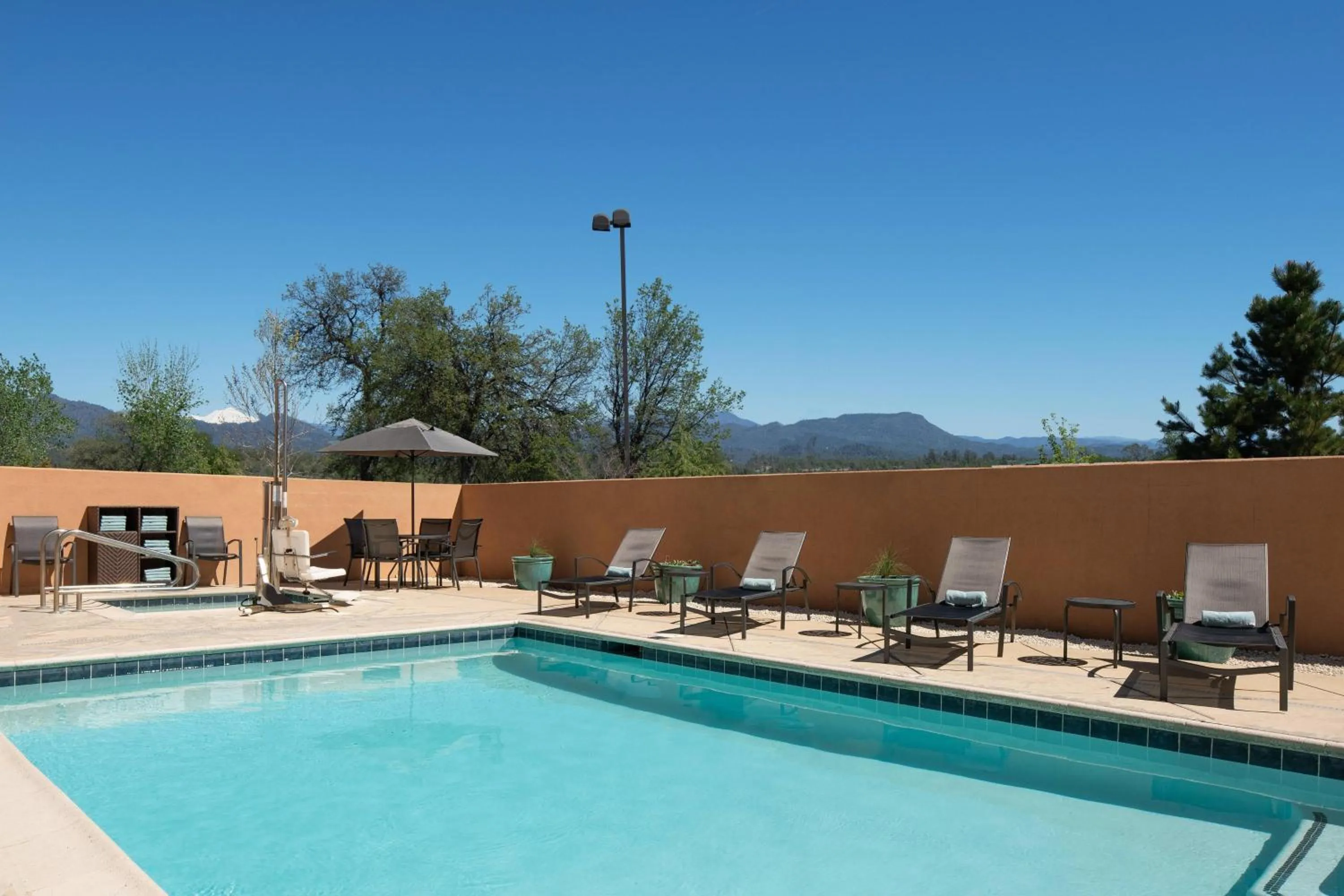 Swimming pool in Fairfield Inn & Suites Redding