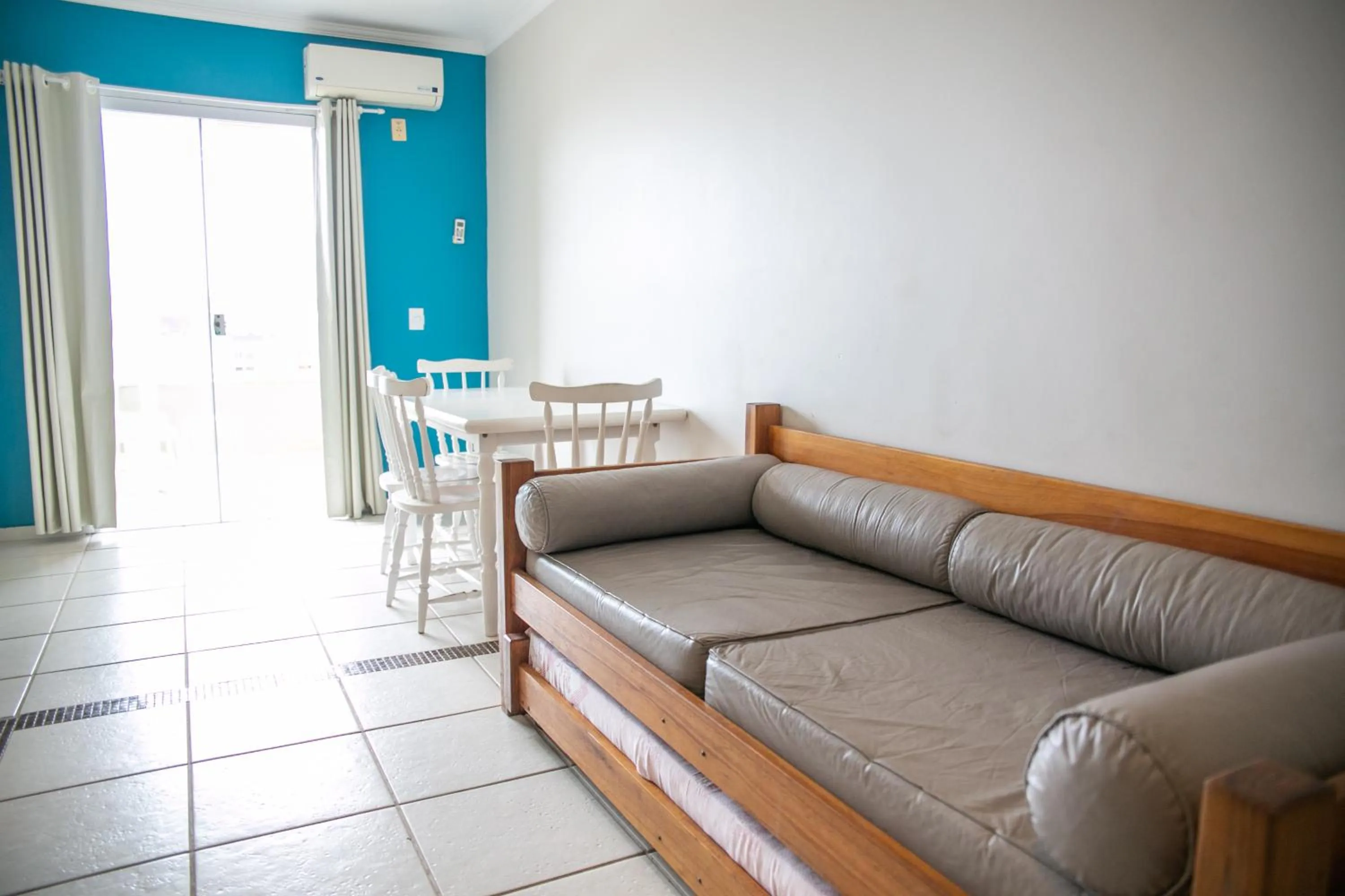 Living room, Bed in Paramar Praia Grande