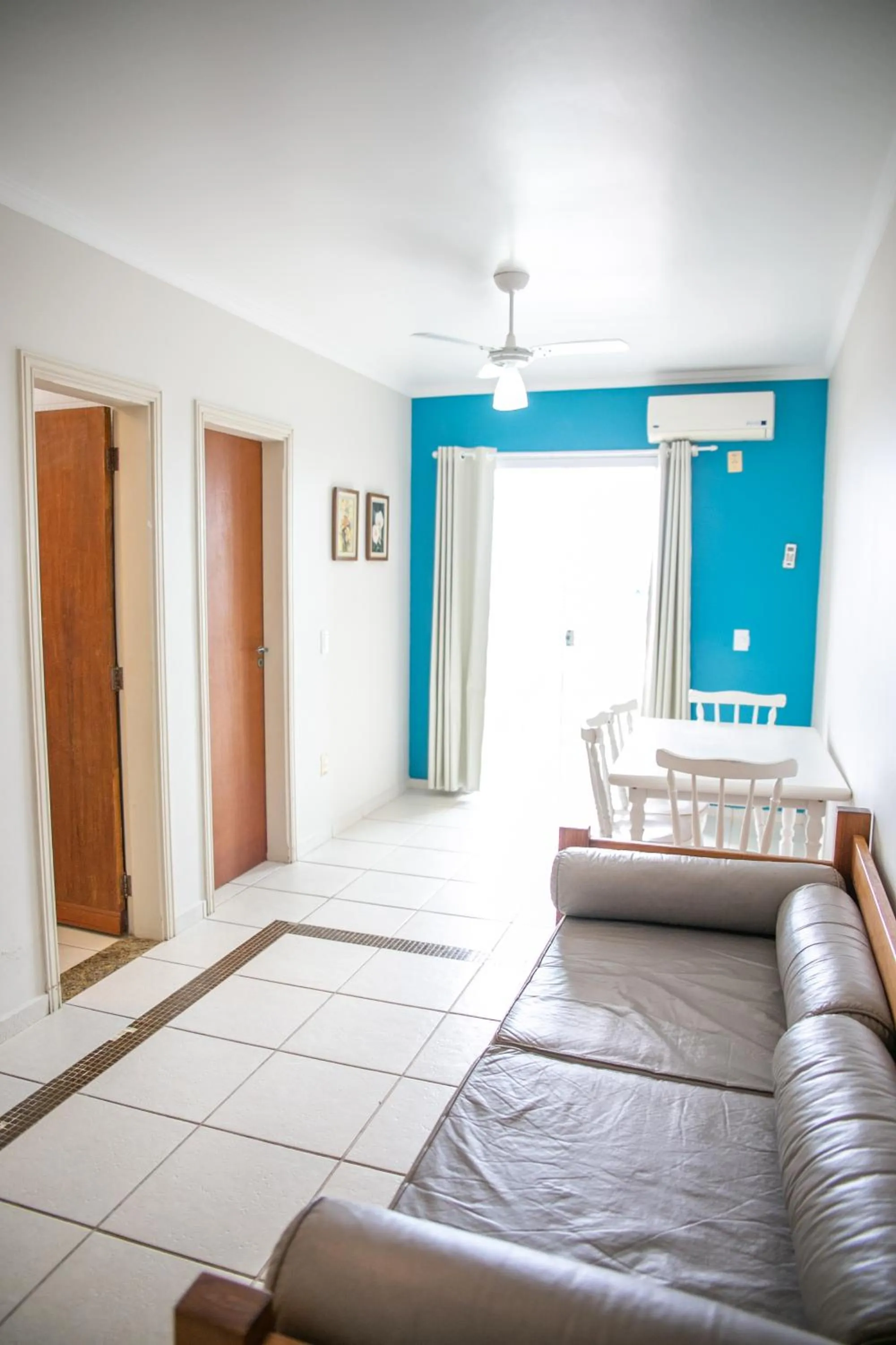 Living room, Bed in Paramar Praia Grande