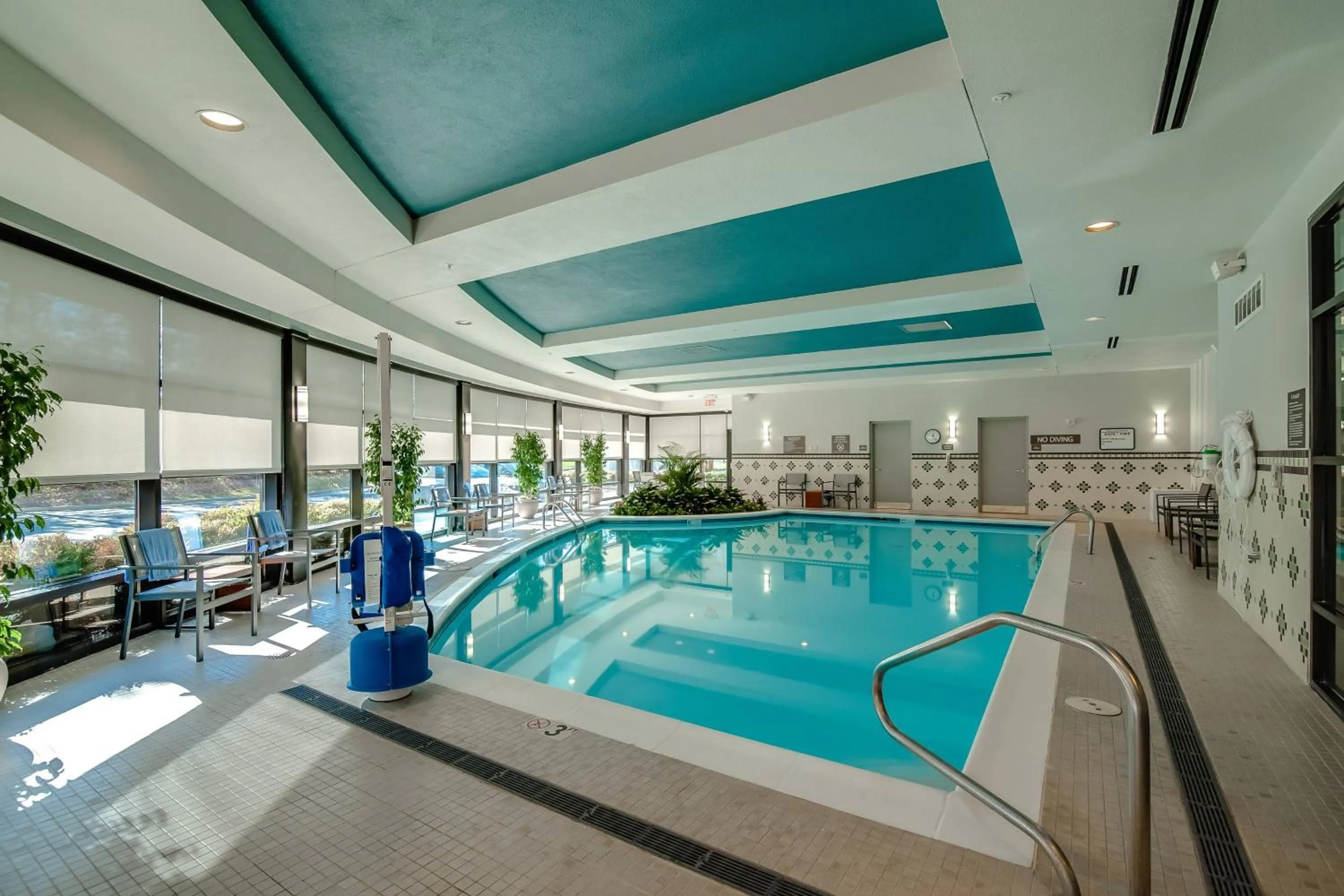 Swimming pool in Richmond Marriott Short Pump