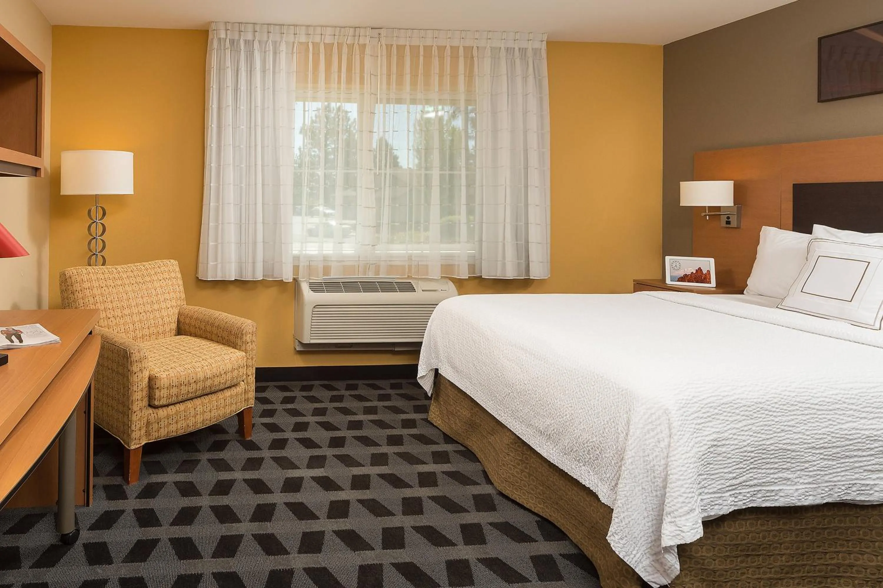 Bedroom, Bed in TownePlace Suites by Marriott Bend