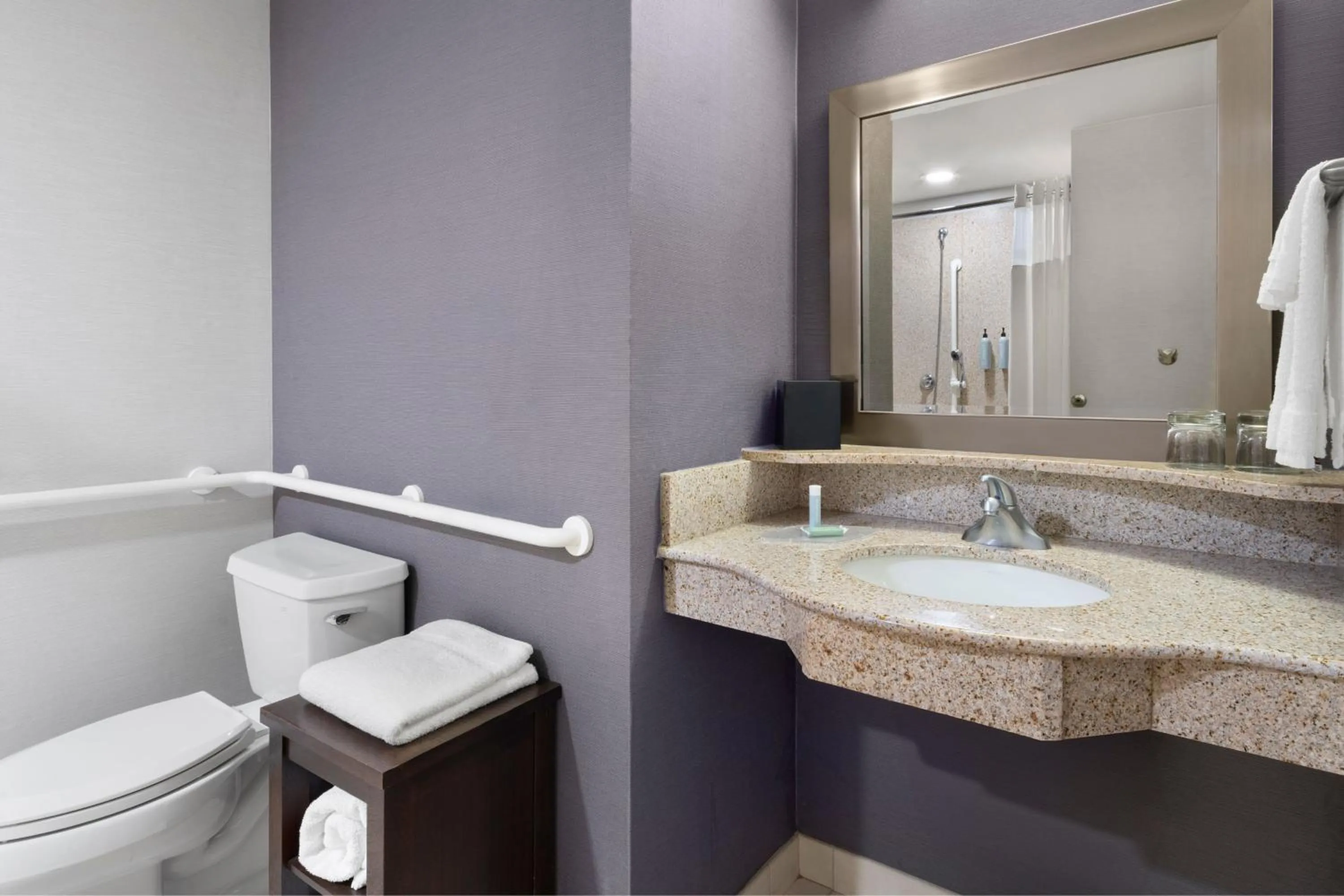 Bathroom in Courtyard Richmond North/Glen Allen