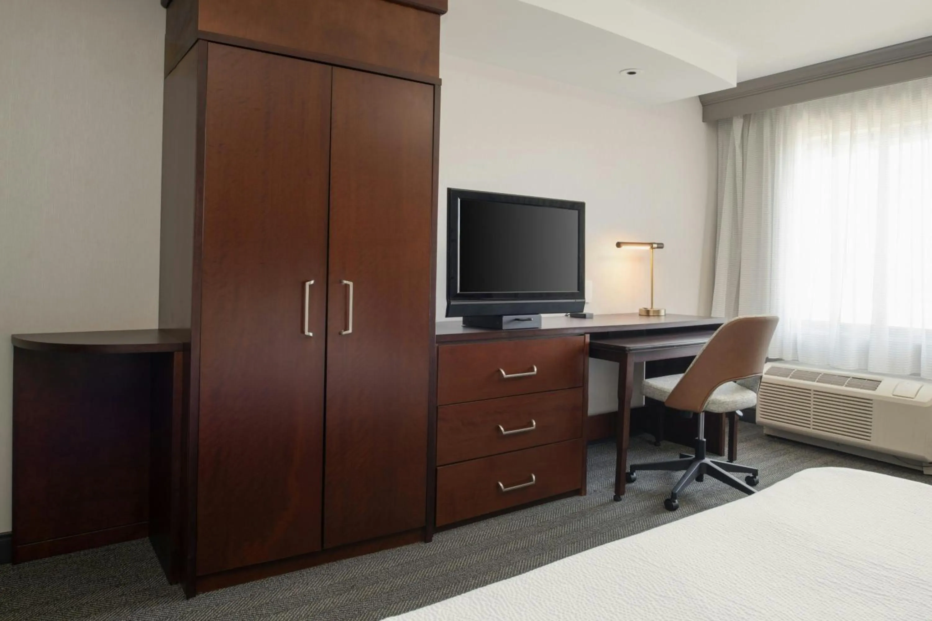 Photo of the whole room, Bed in Courtyard Carson City