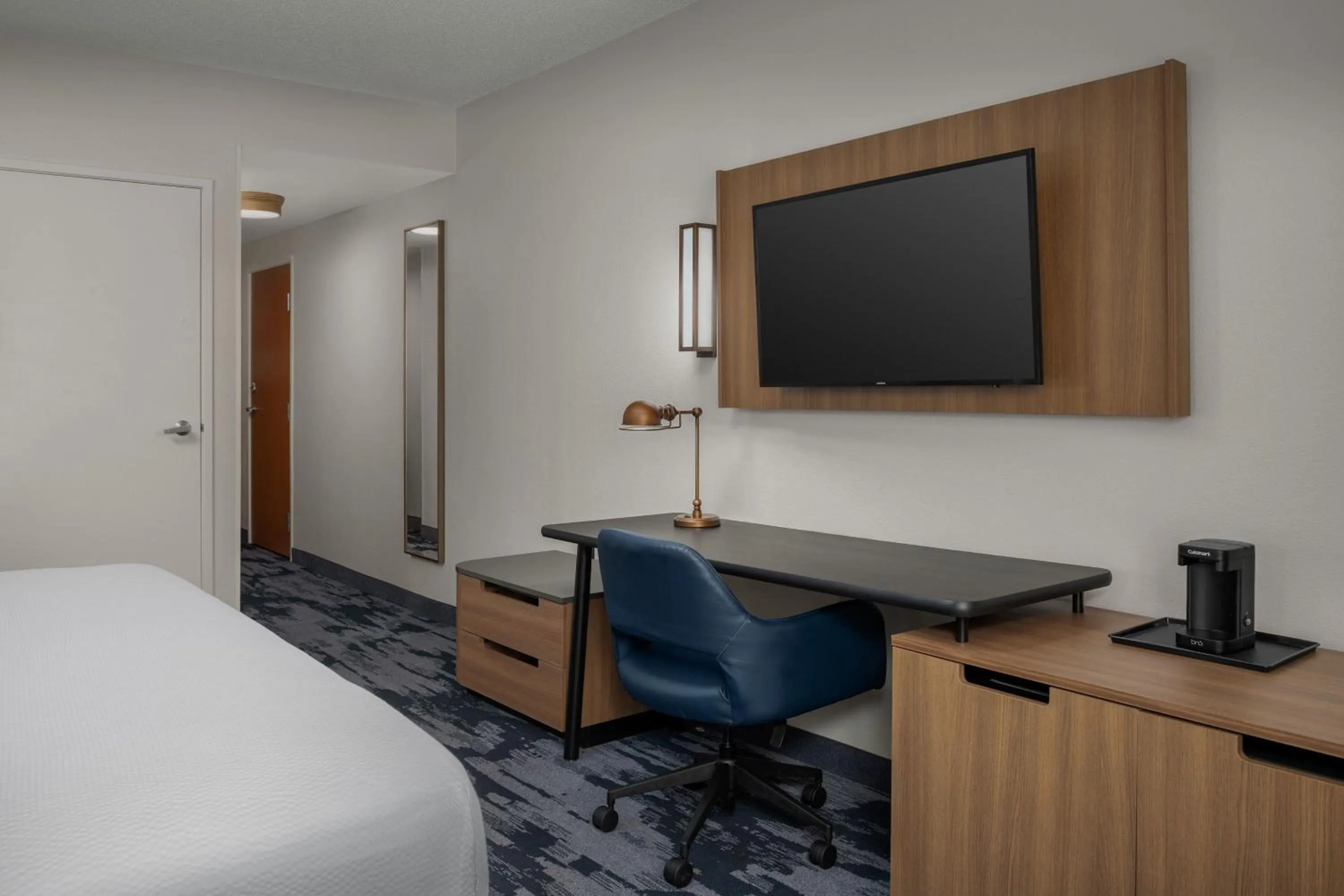 Photo of the whole room, Bed in Fairfield Inn & Suites Roanoke Hollins/I-81