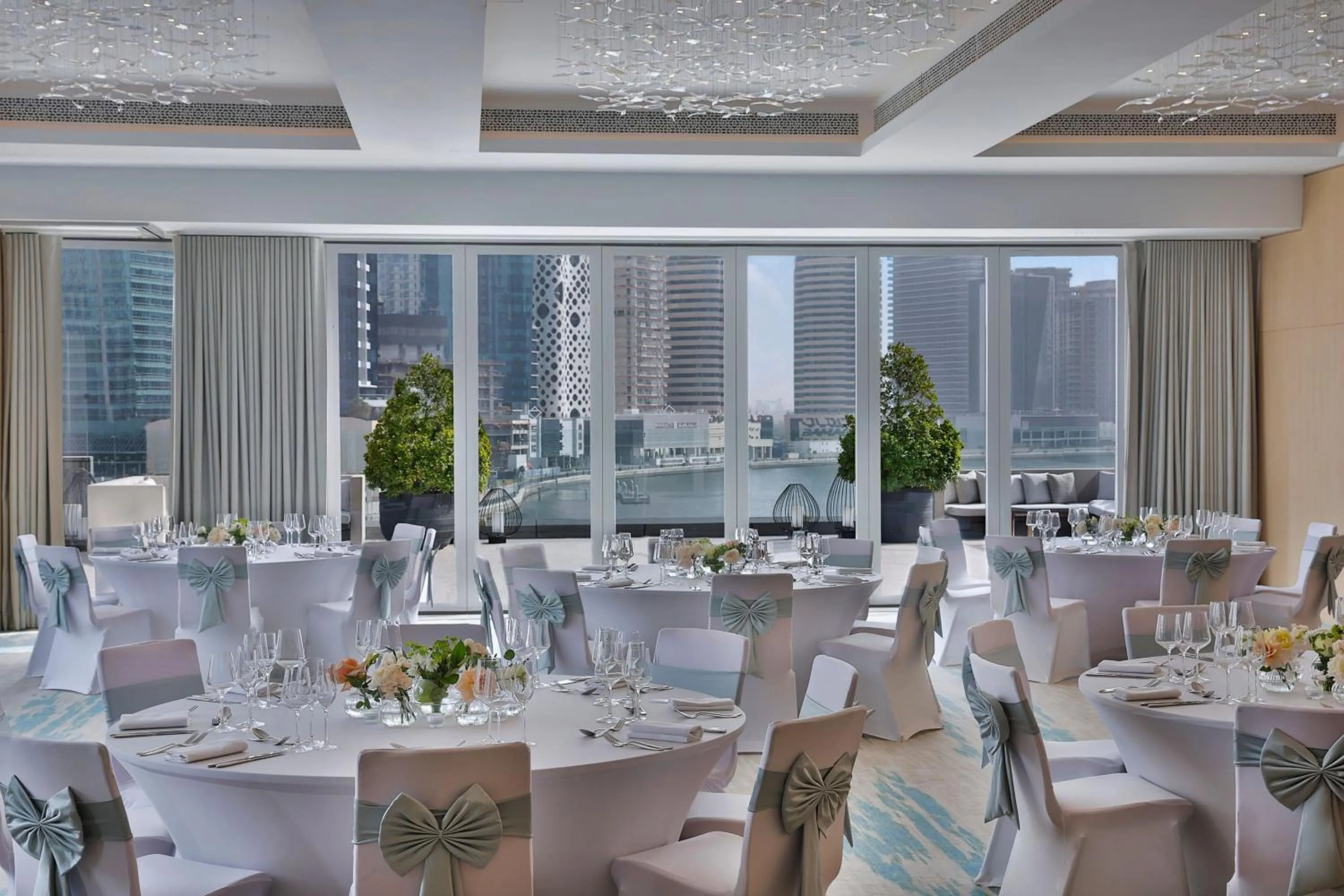 Lounge or bar in The St. Regis Downtown Dubai