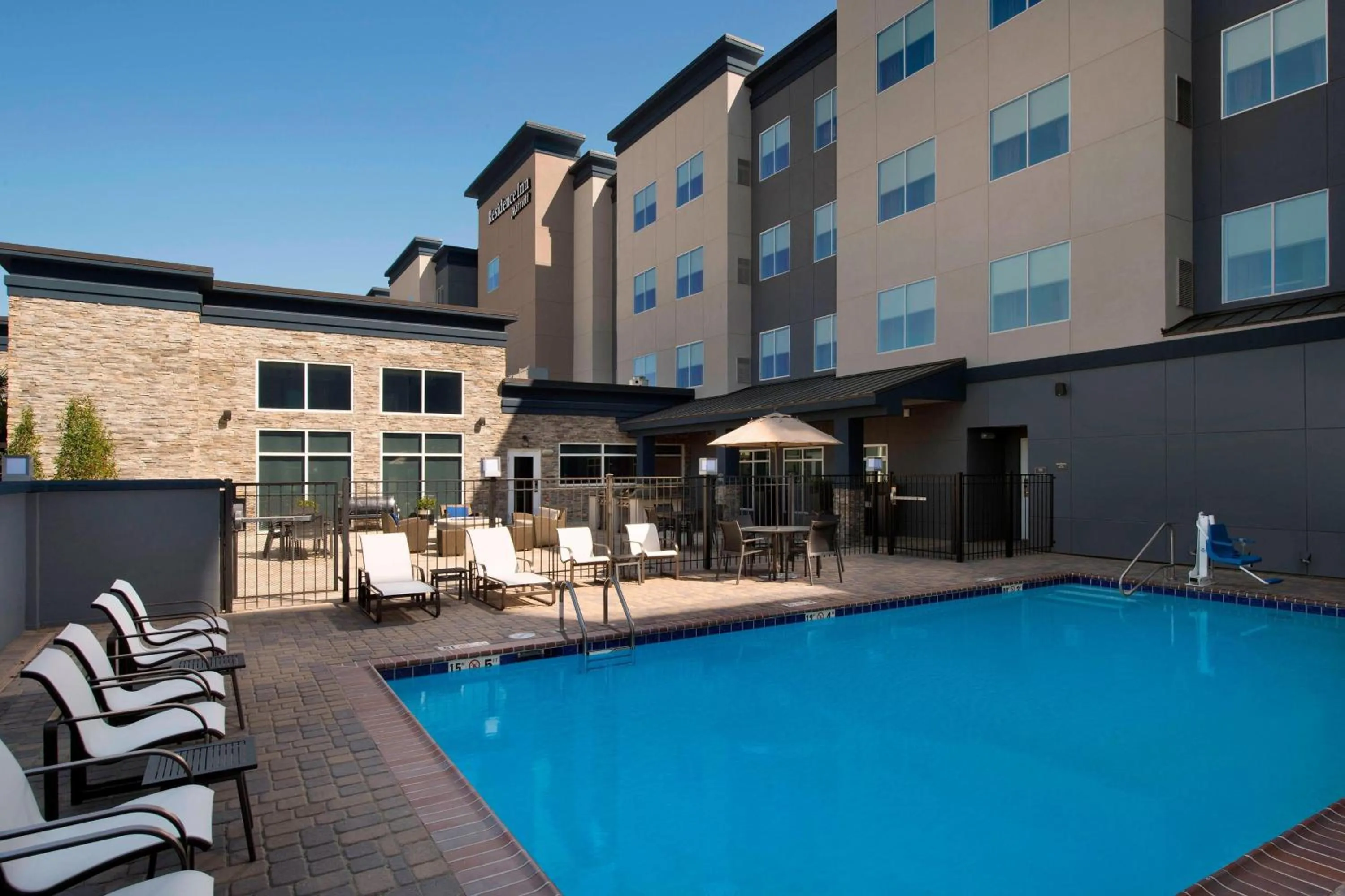 Swimming pool in Residence Inn by Marriott New Orleans Elmwood