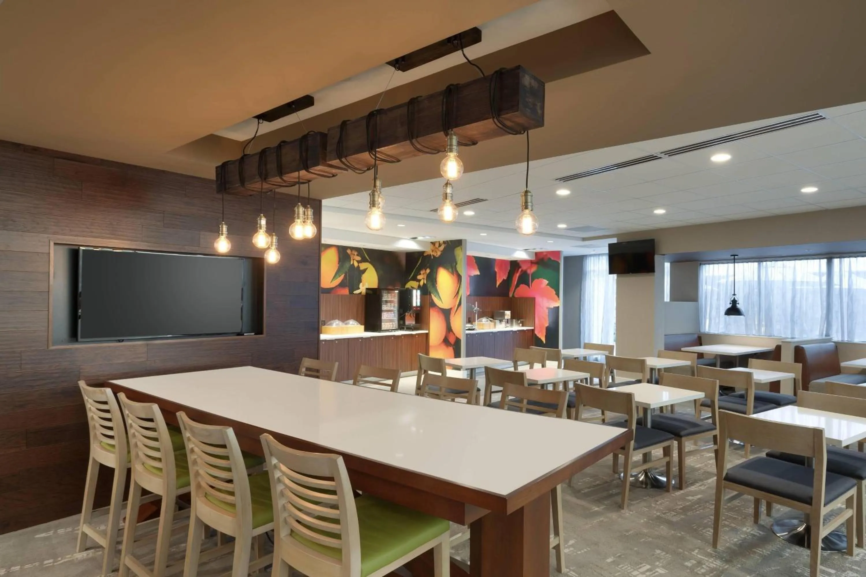 Breakfast in Fairfield Inn & Suites by Marriott Springfield North