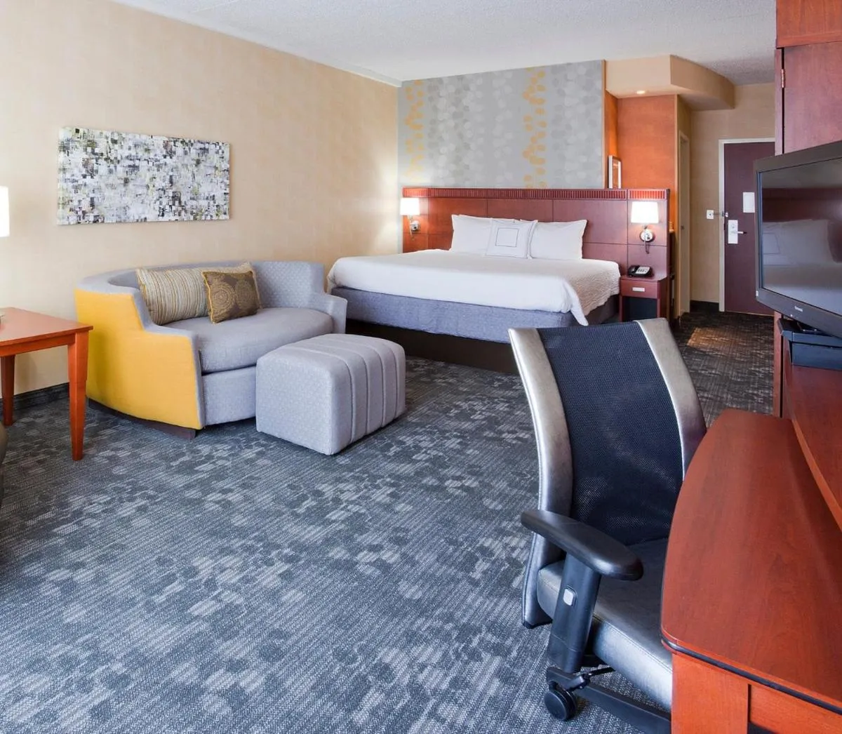 Bed in Courtyard Rochester Mayo Clinic Area/Saint Marys