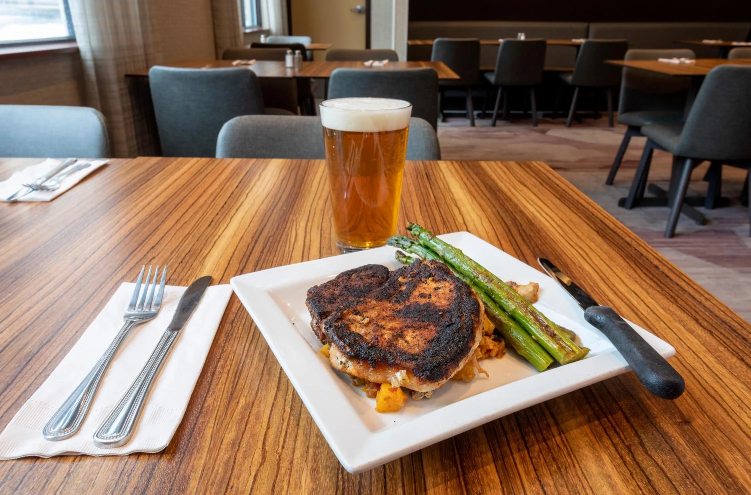 Food and drinks in Courtyard Rochester Mayo Clinic Area/Saint Marys