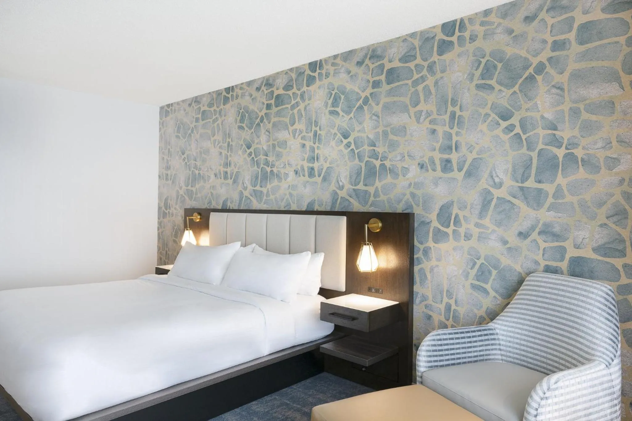 Bed in Rochester Marriott Mayo Clinic Area