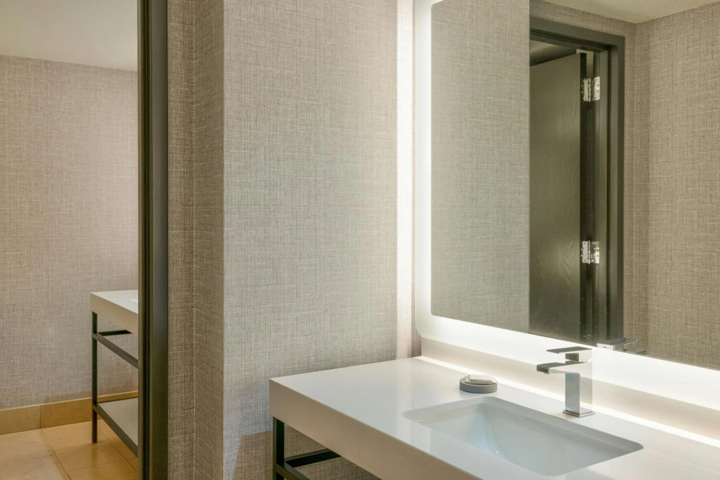 Bathroom in Rochester Marriott Mayo Clinic Area