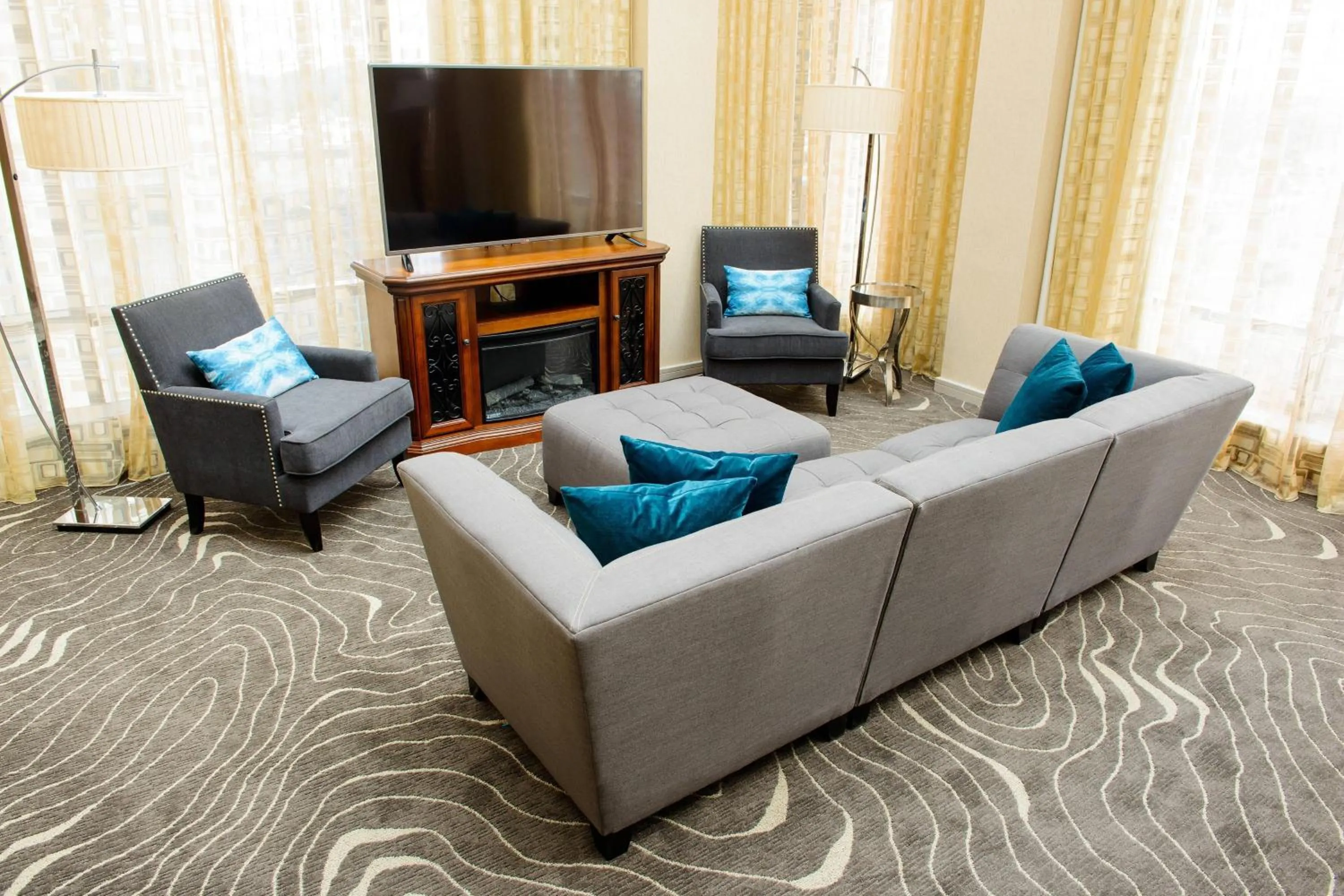 Living room in Rochester Marriott Mayo Clinic Area