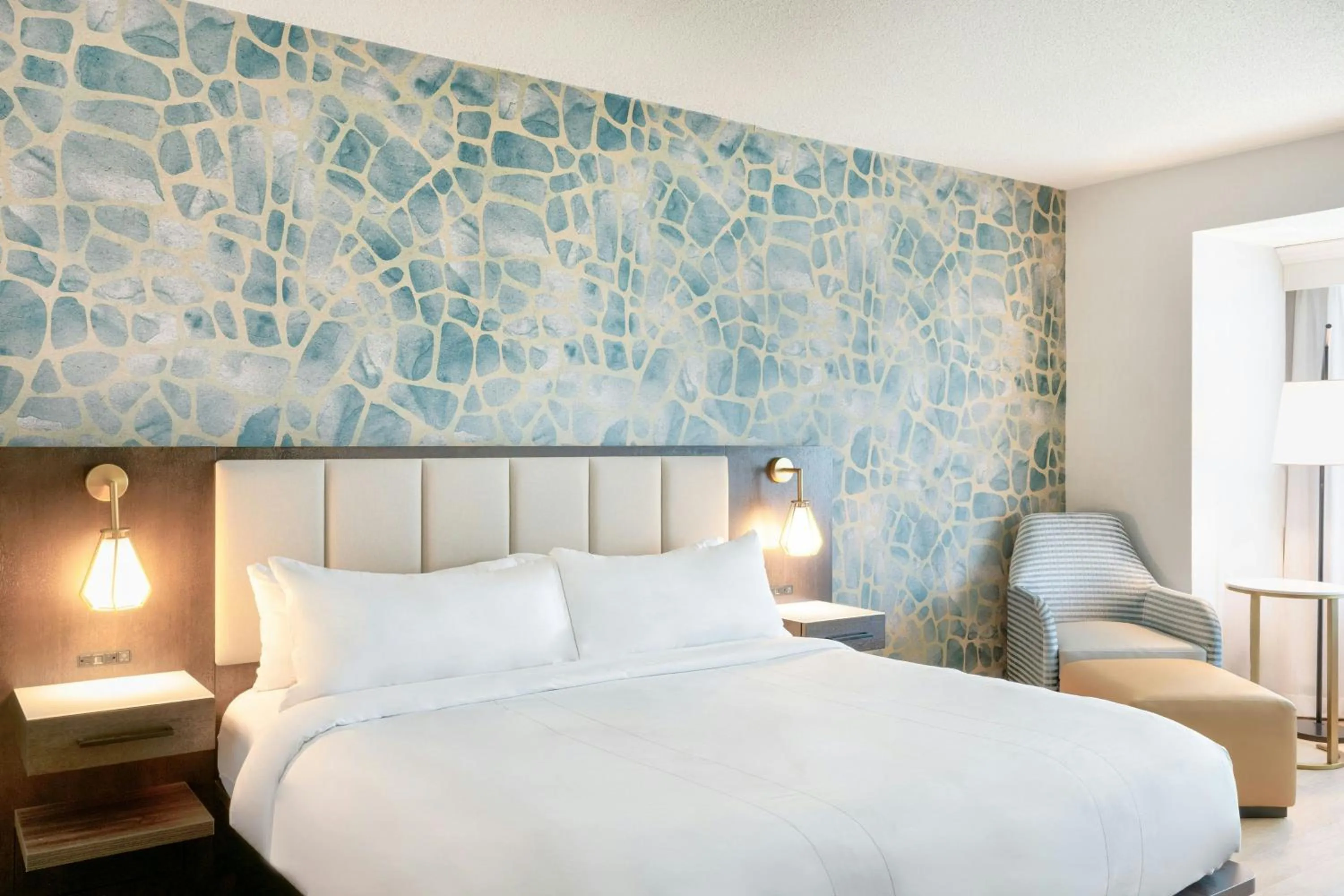 Photo of the whole room, Bed in Rochester Marriott Mayo Clinic Area