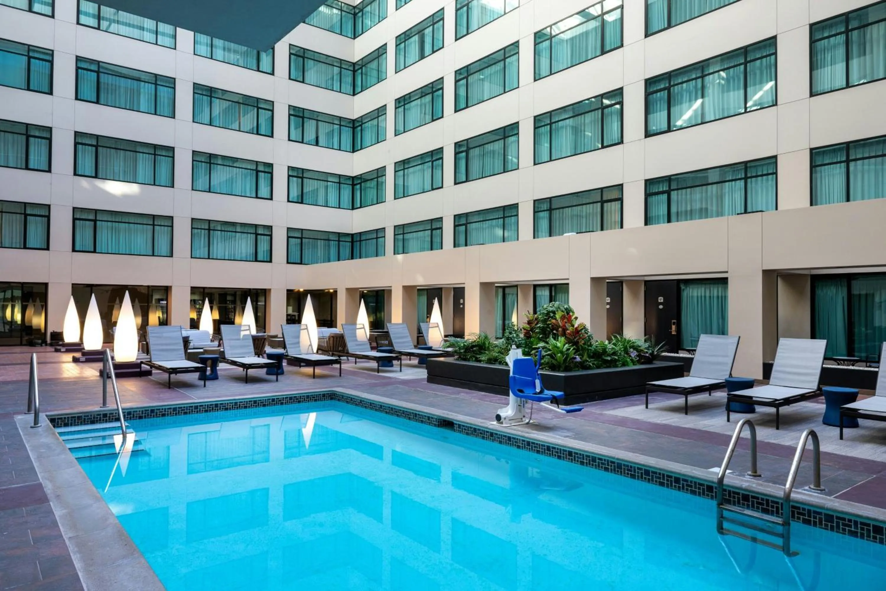 Swimming pool in Rochester Marriott Mayo Clinic Area