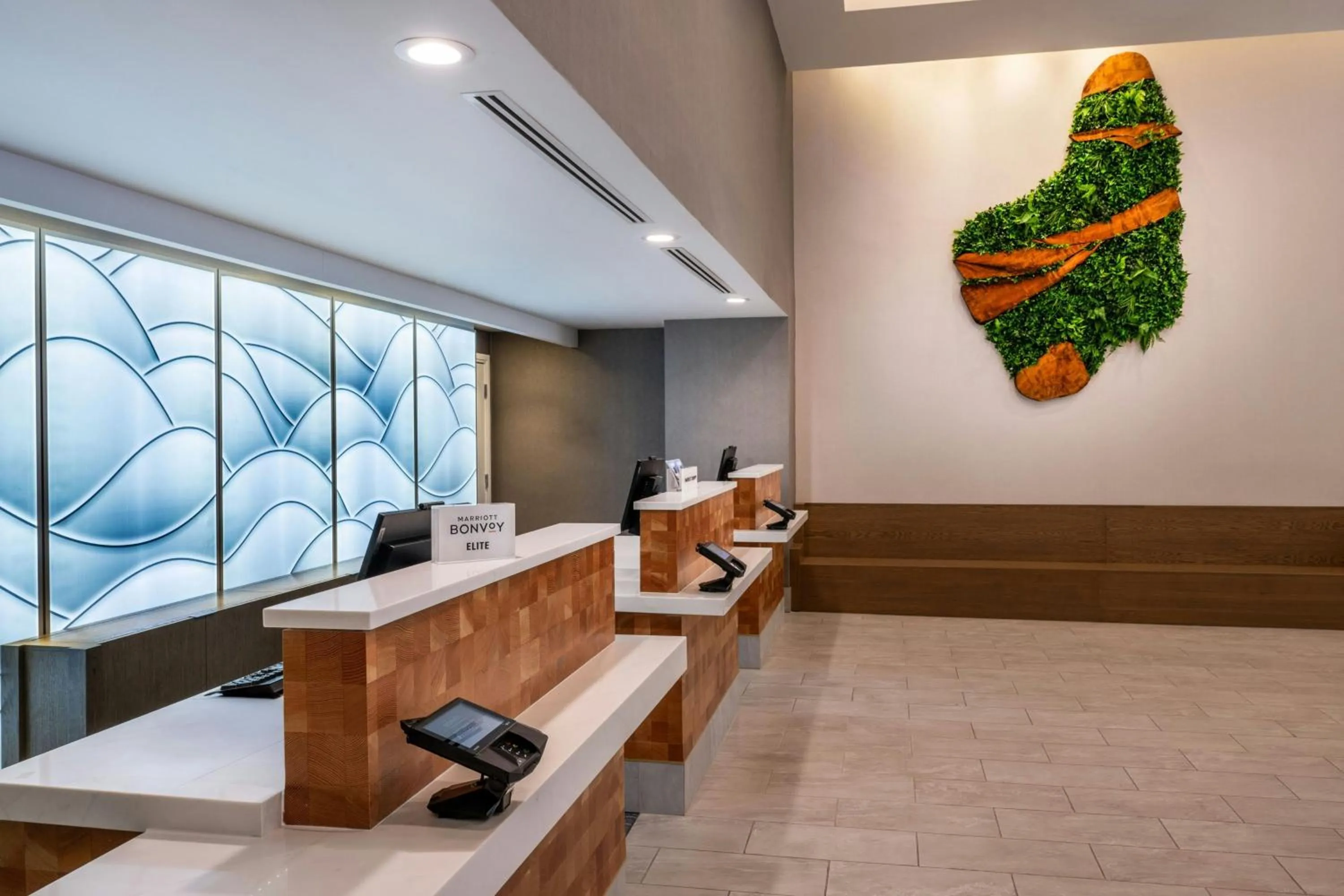 Lobby or reception in Rochester Marriott Mayo Clinic Area