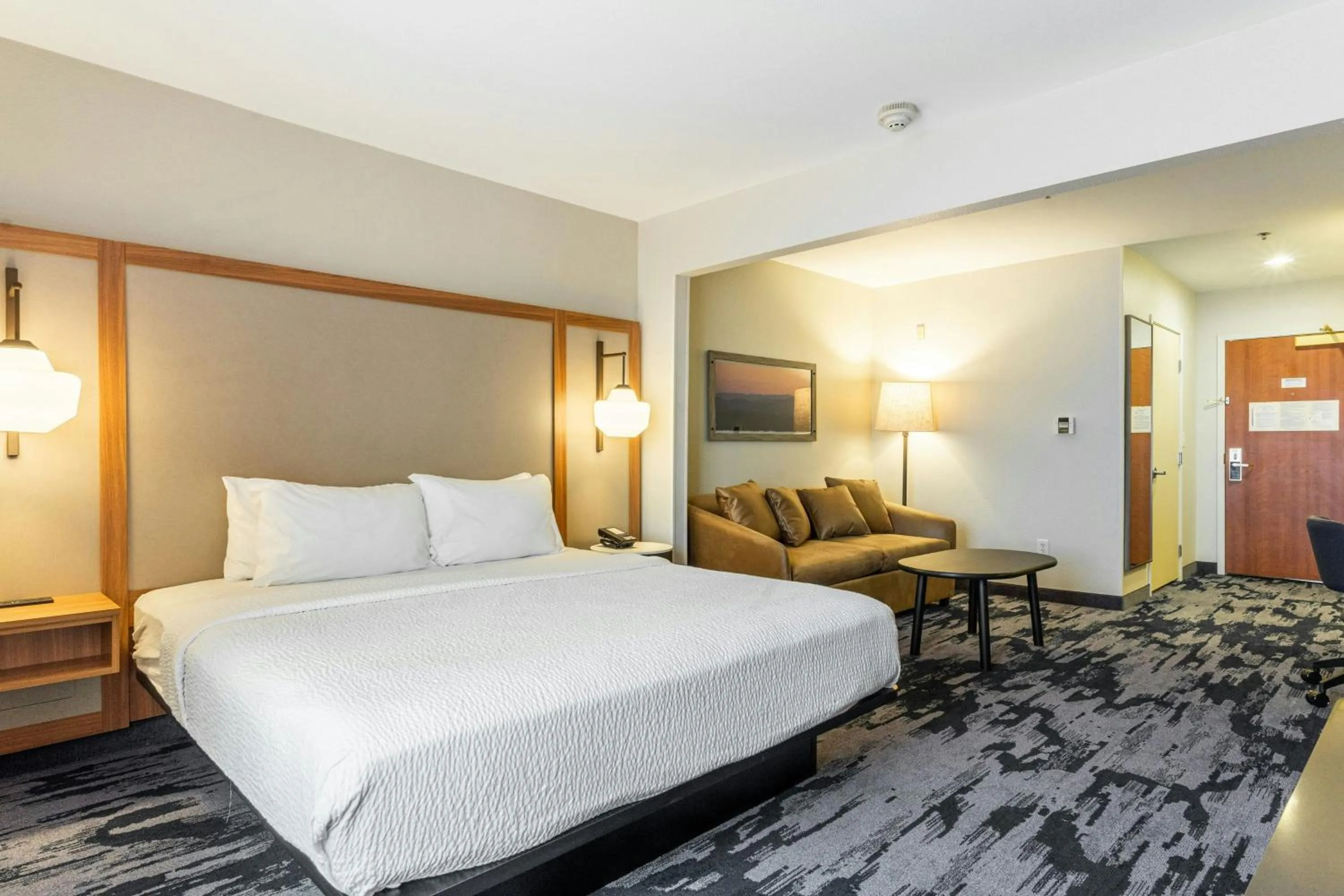 Photo of the whole room, Bed in Fairfield Inn & Suites Rancho Cordova