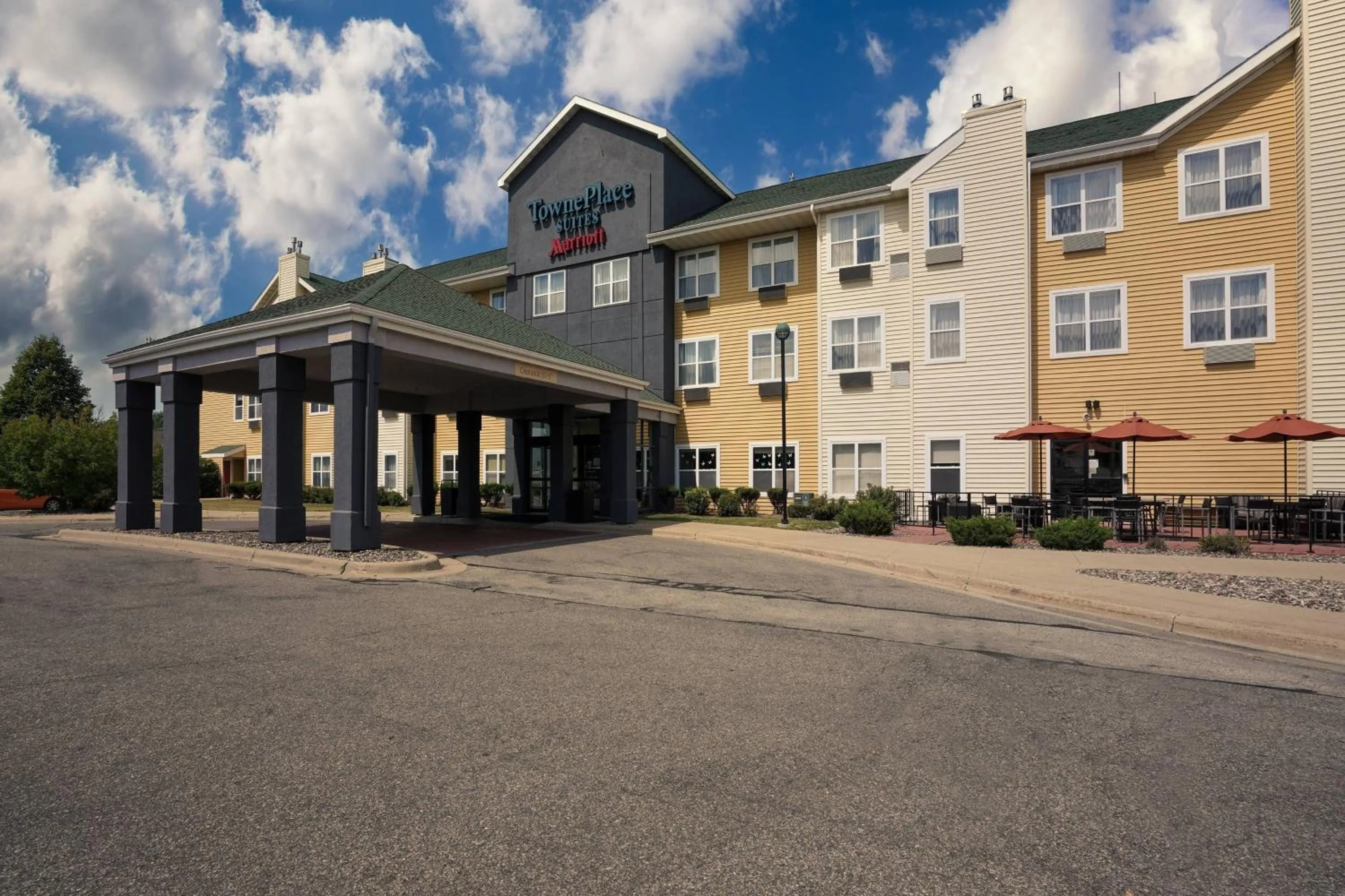 Property building in TownePlace Suites Rochester