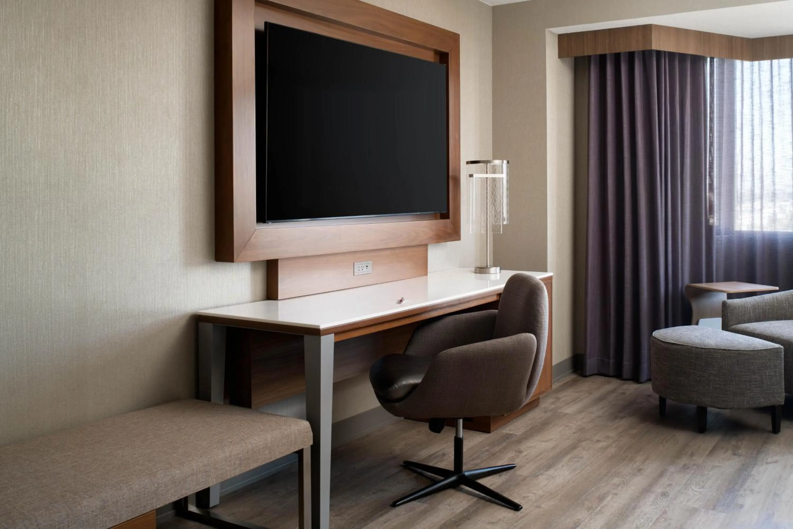 1 King Room with Adapted Tub - Mobility Accessible in Sacramento Marriott Rancho Cordova