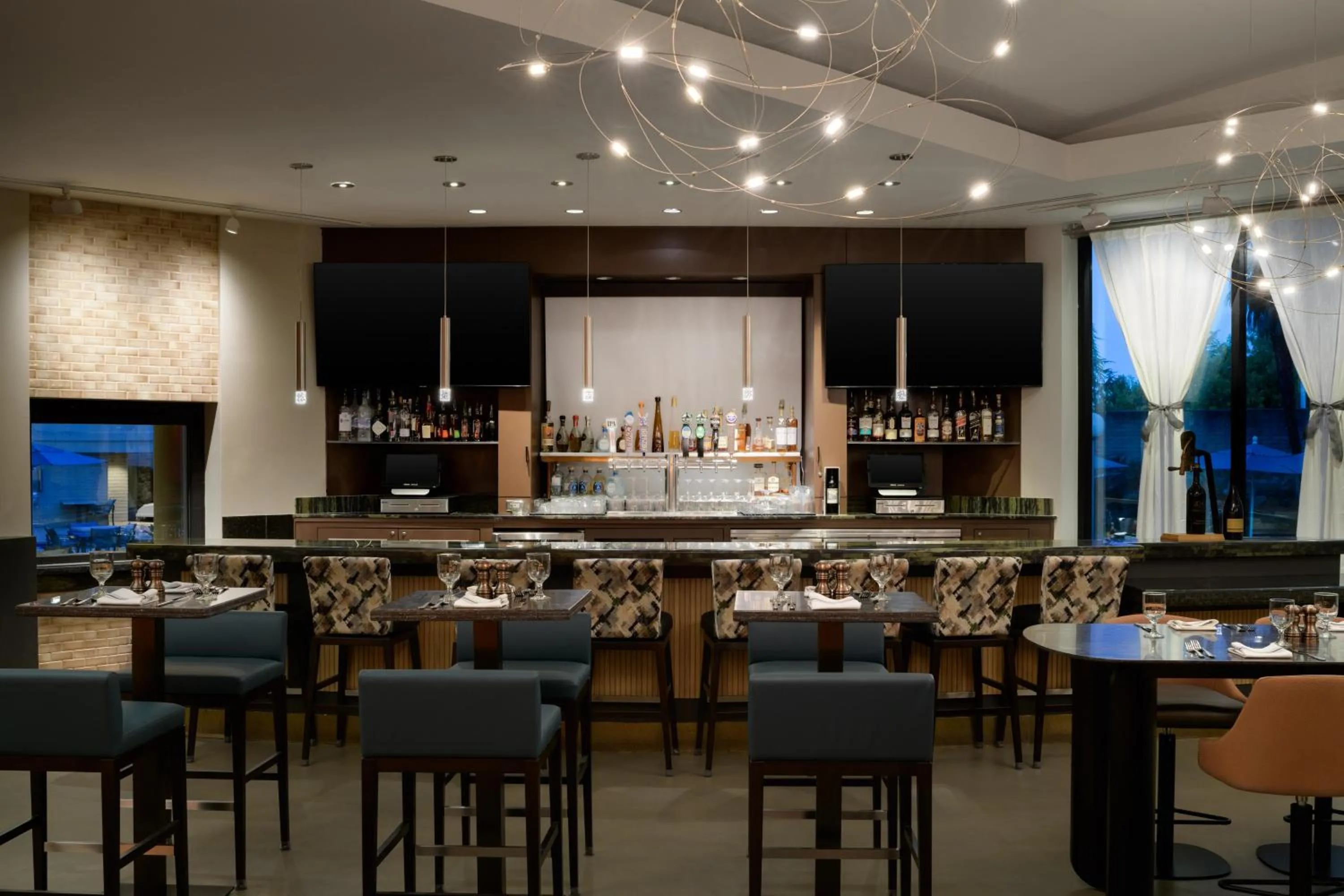 Lounge or bar in Sacramento Marriott Rancho Cordova