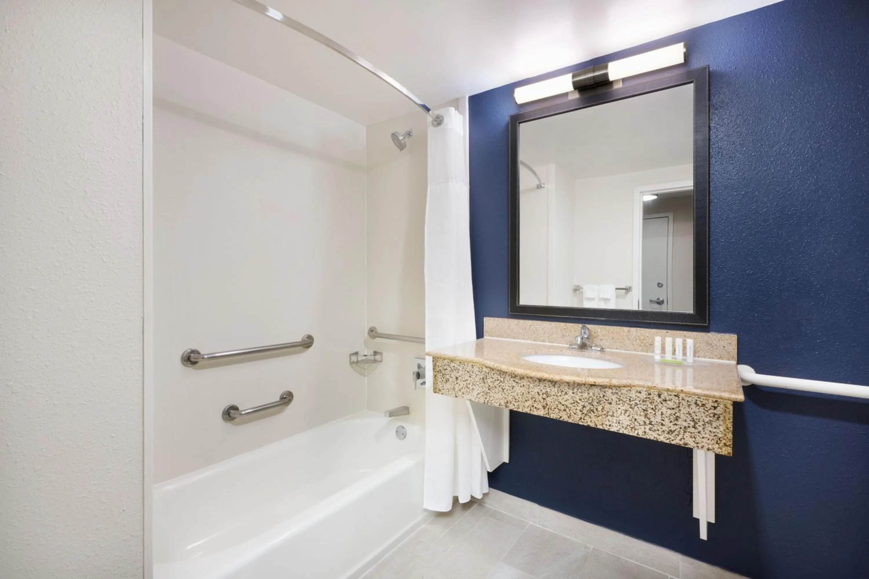 Bathroom in Fairfield Inn & Suites By Marriott Hinesville Fort Stewart