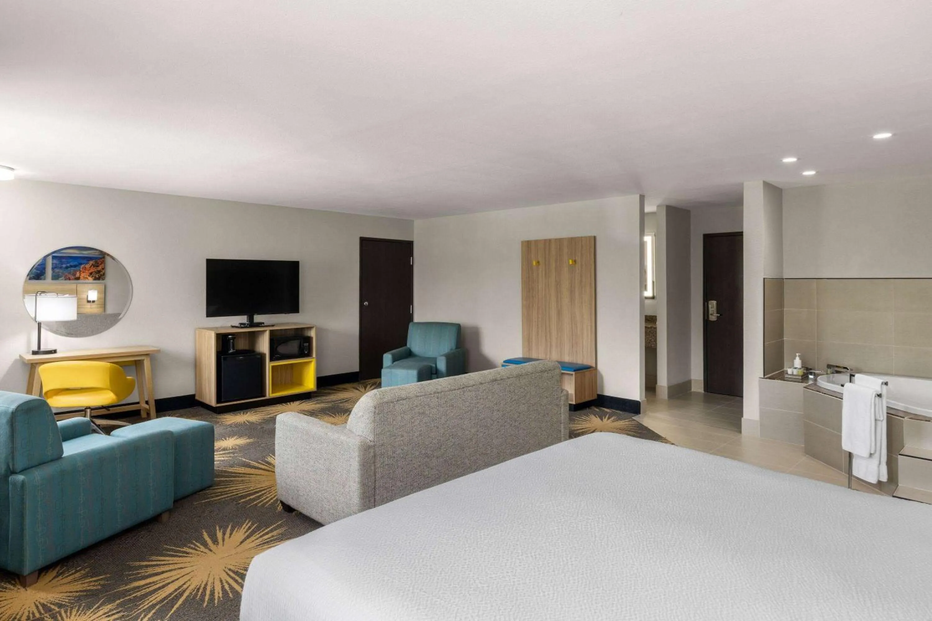 Bath, Bed in Days Inn by Wyndham Williams