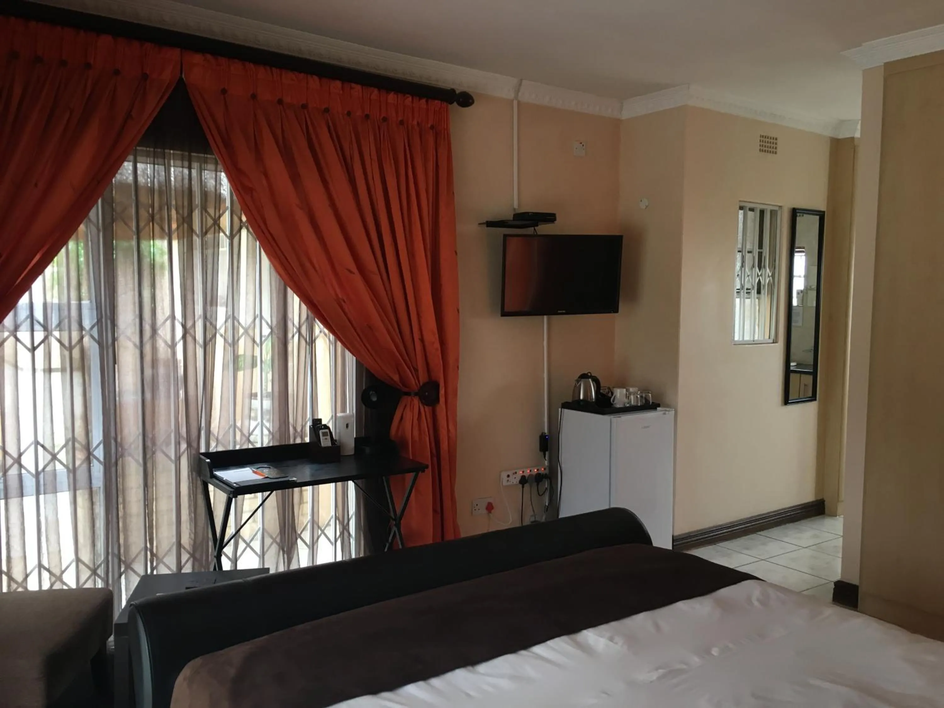 Pool view, Bed in Fahms