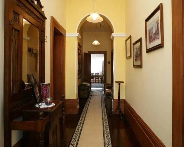 Decorative detail in Weelaway On Gregory