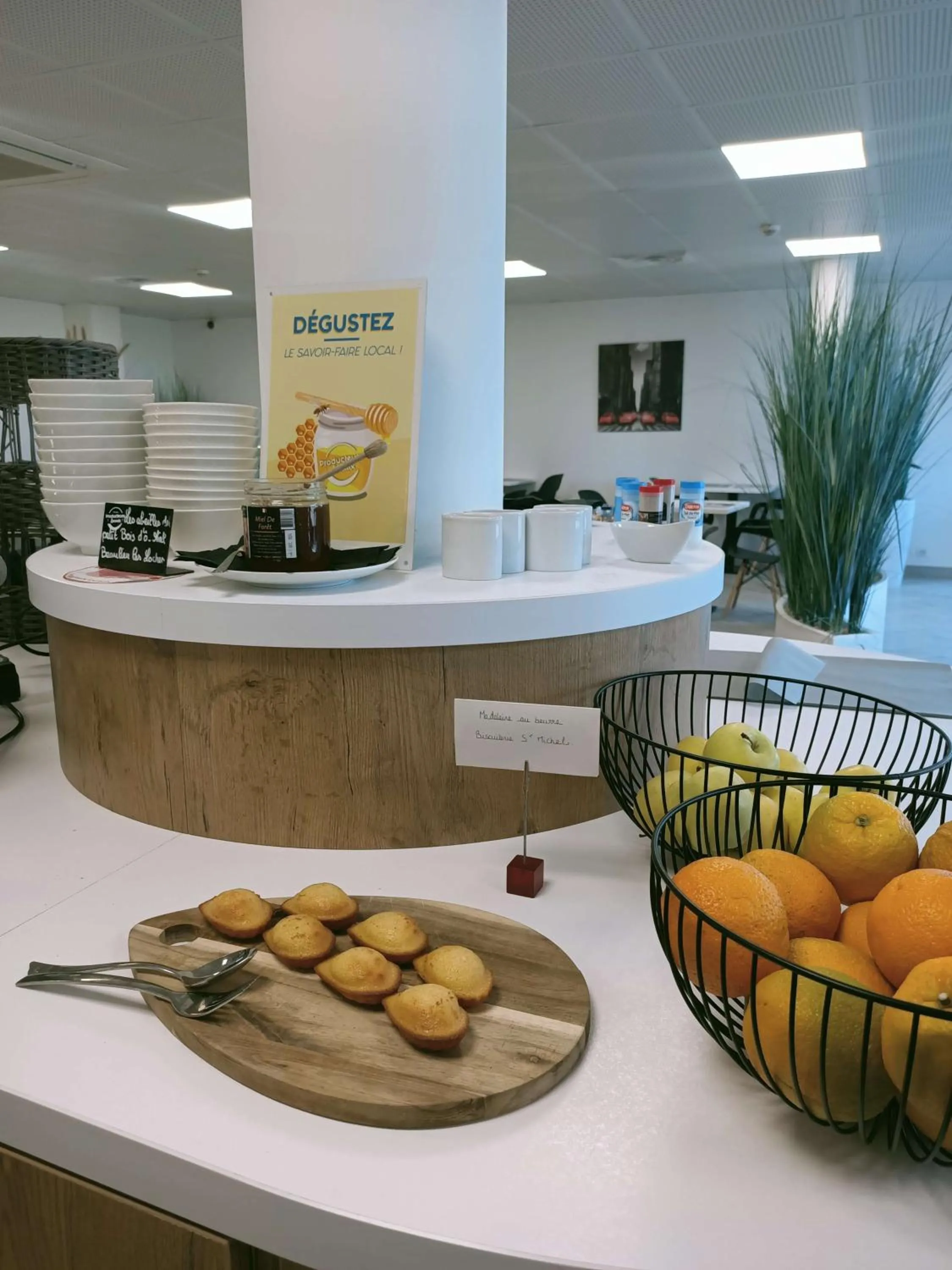 Breakfast in Brit Hotel Confort Loches