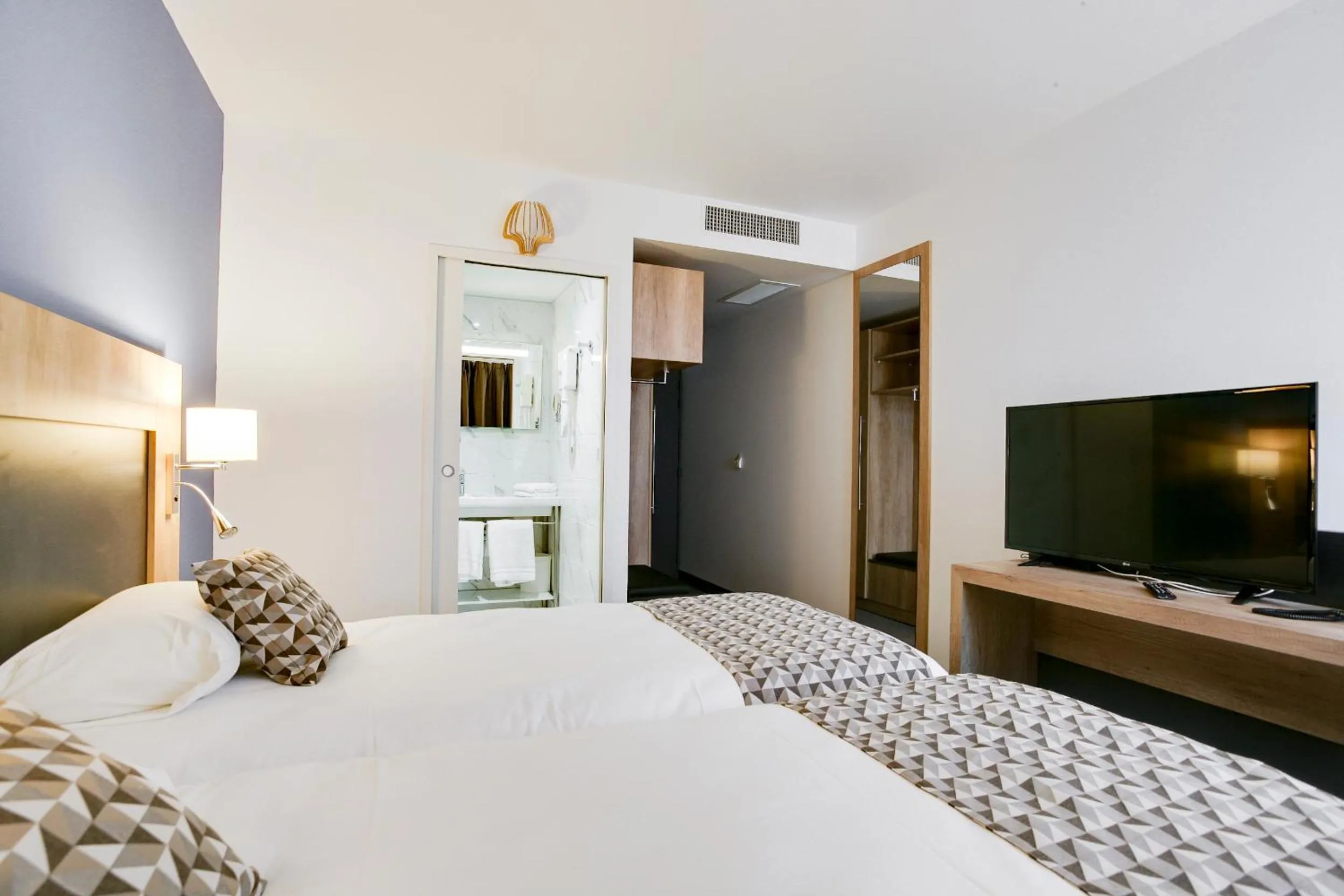 Photo of the whole room, Bed in Brit Hotel Confort Loches