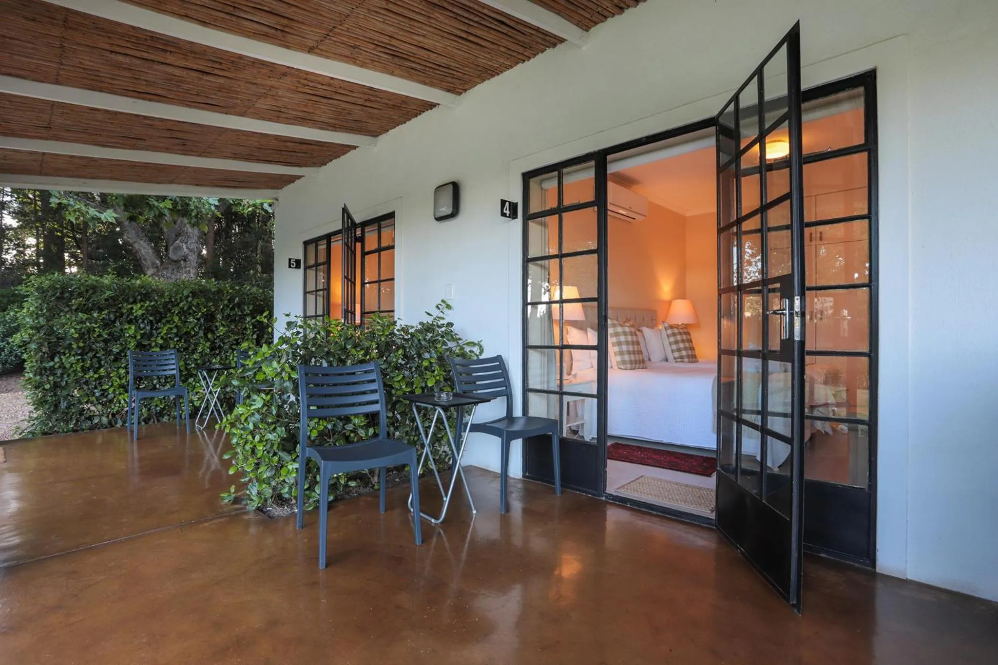 Patio in Elgin Country Lodge