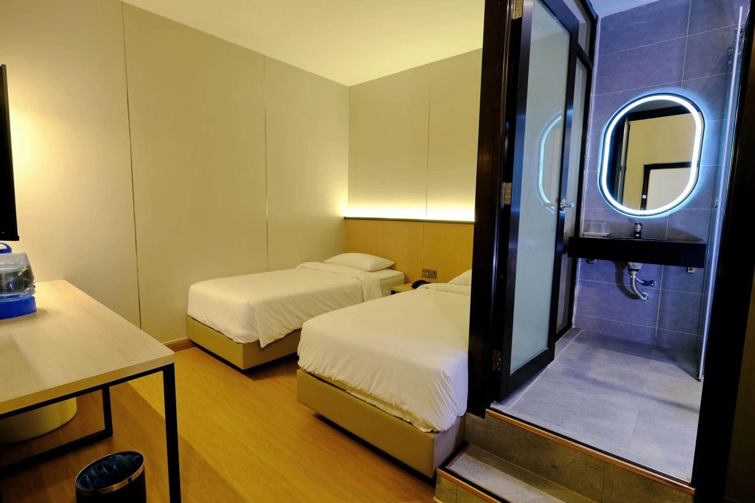 Bed in Ming Paragon Hotel