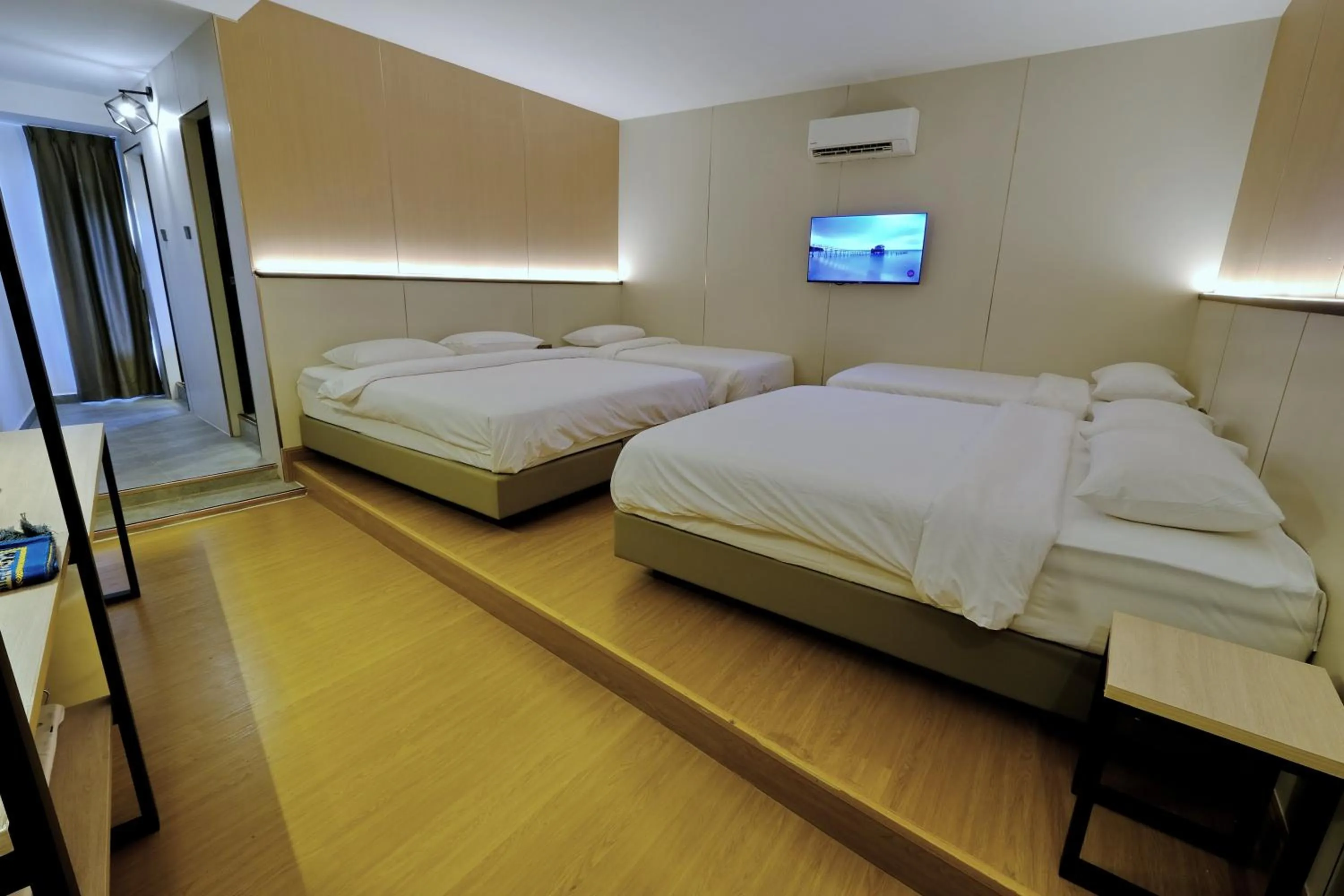 Bed in Ming Paragon Hotel