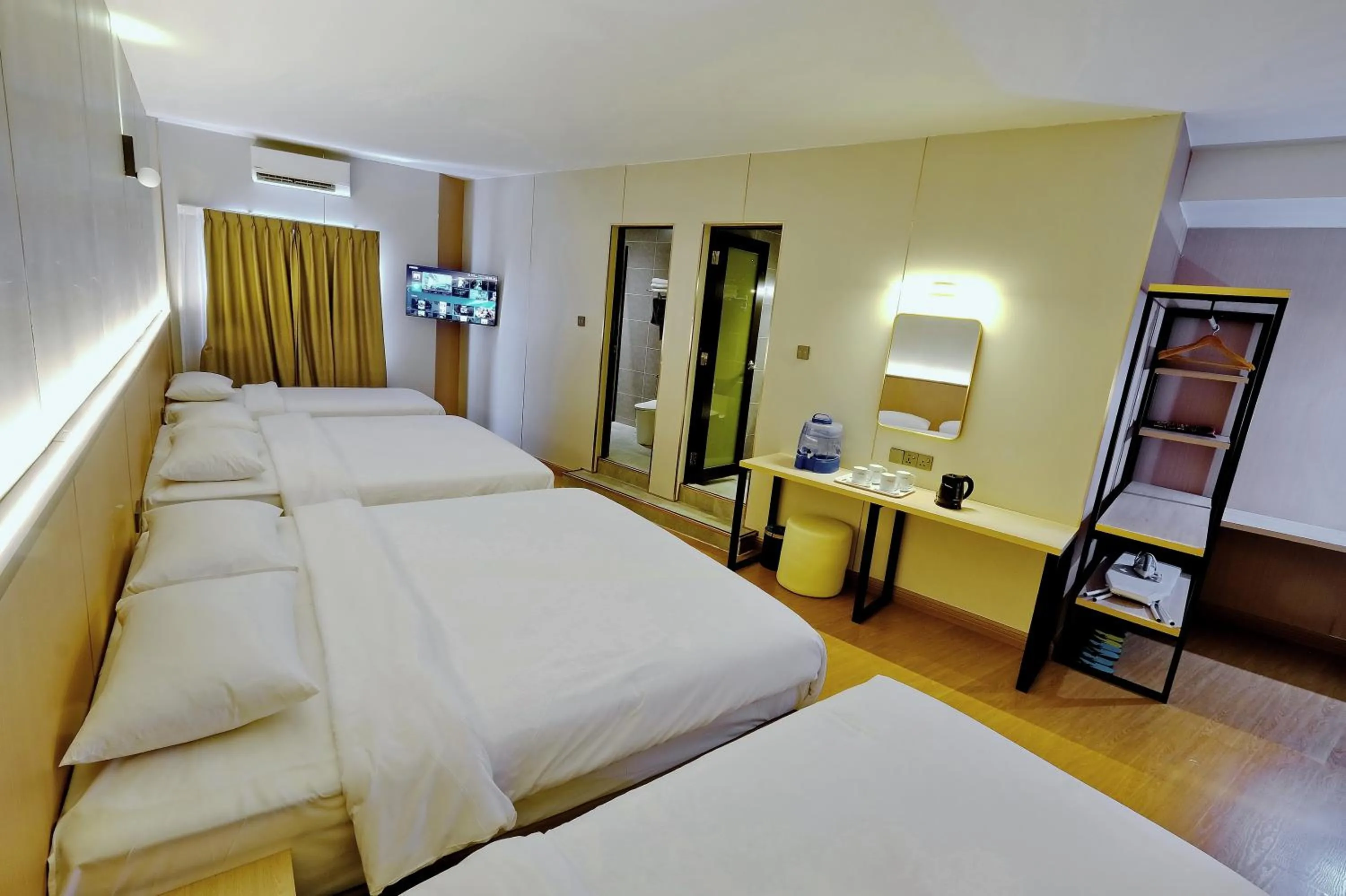 Bed in Ming Paragon Hotel