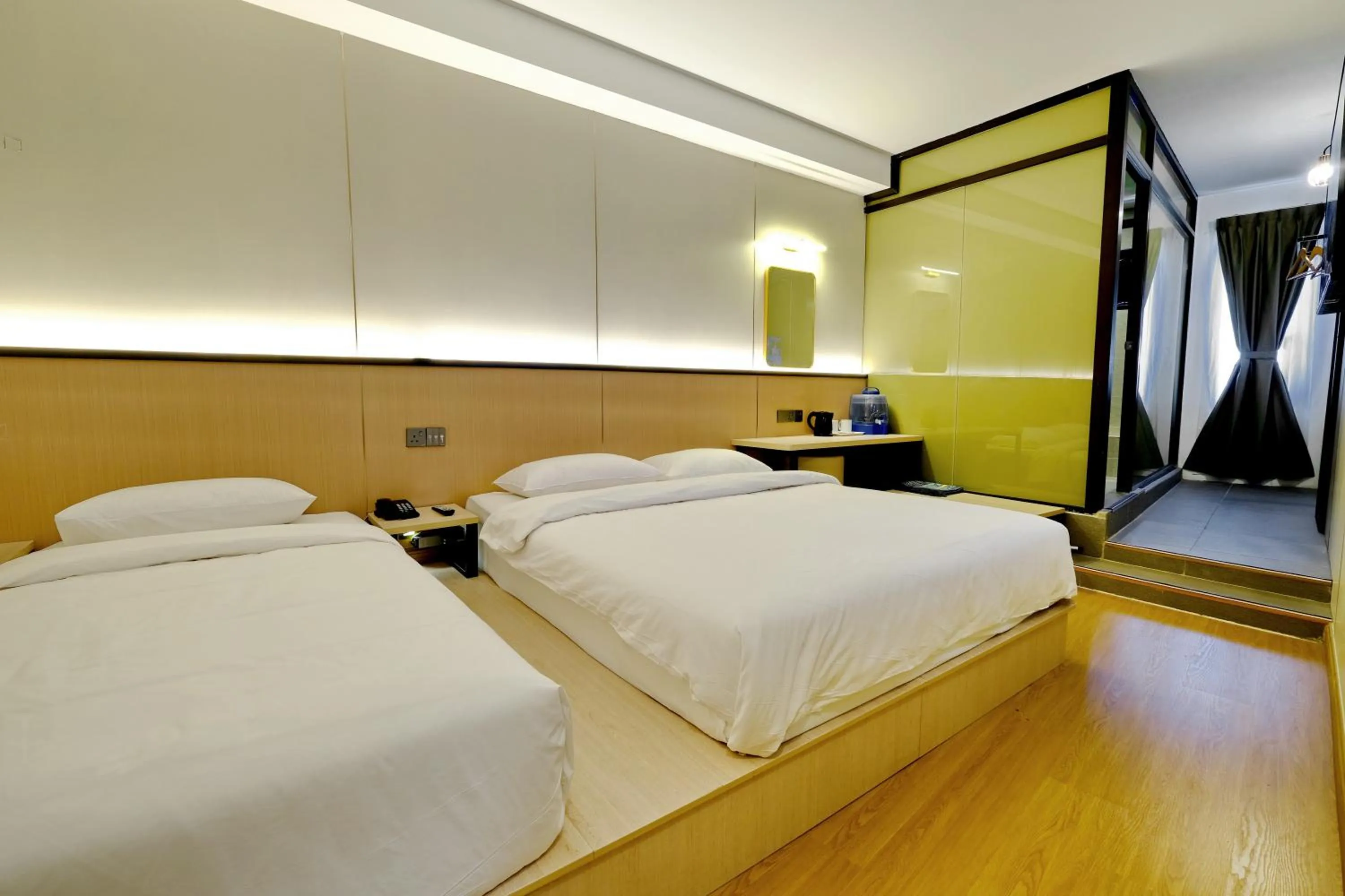 Bed in Ming Paragon Hotel