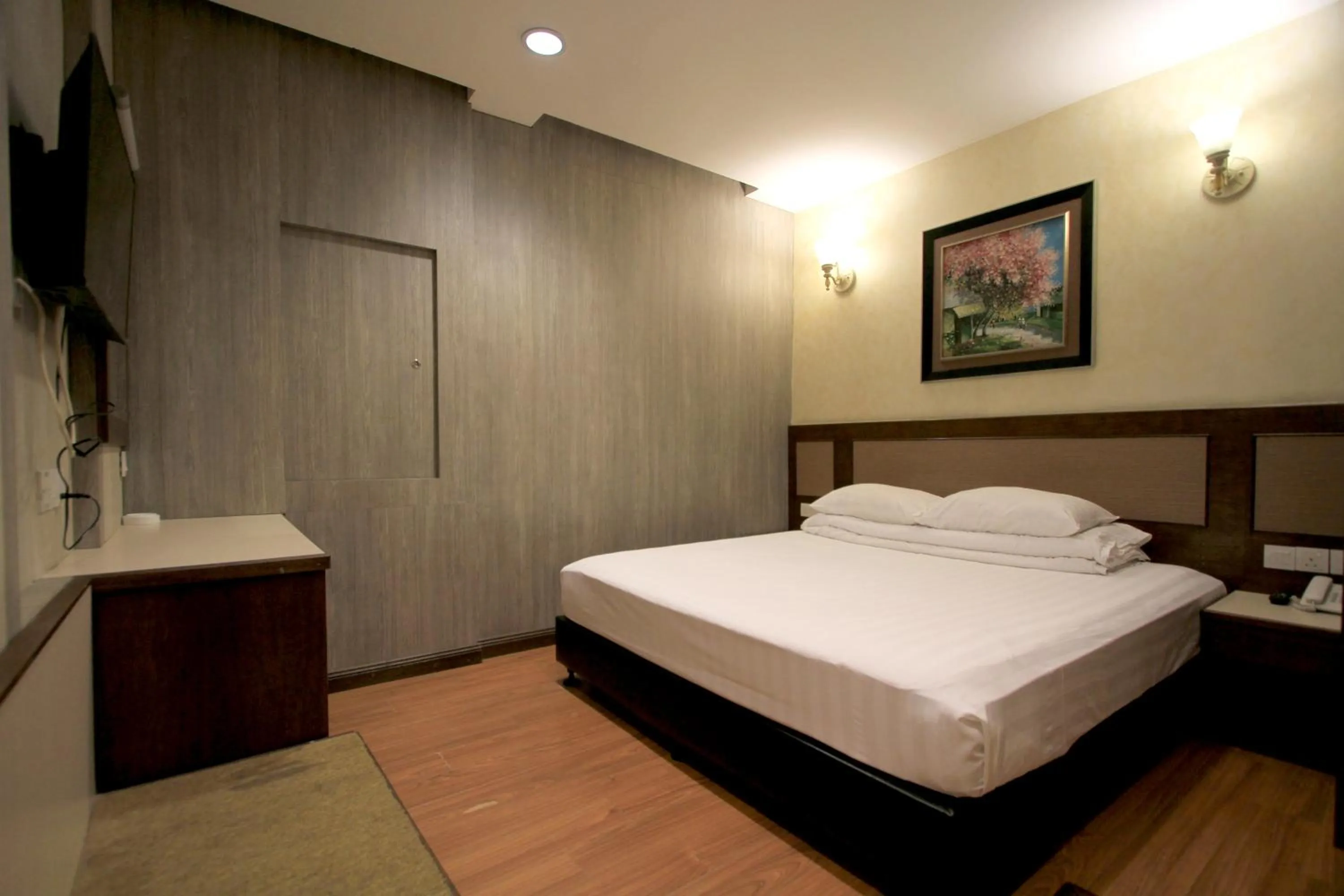 Bed in Ming Paragon Hotel