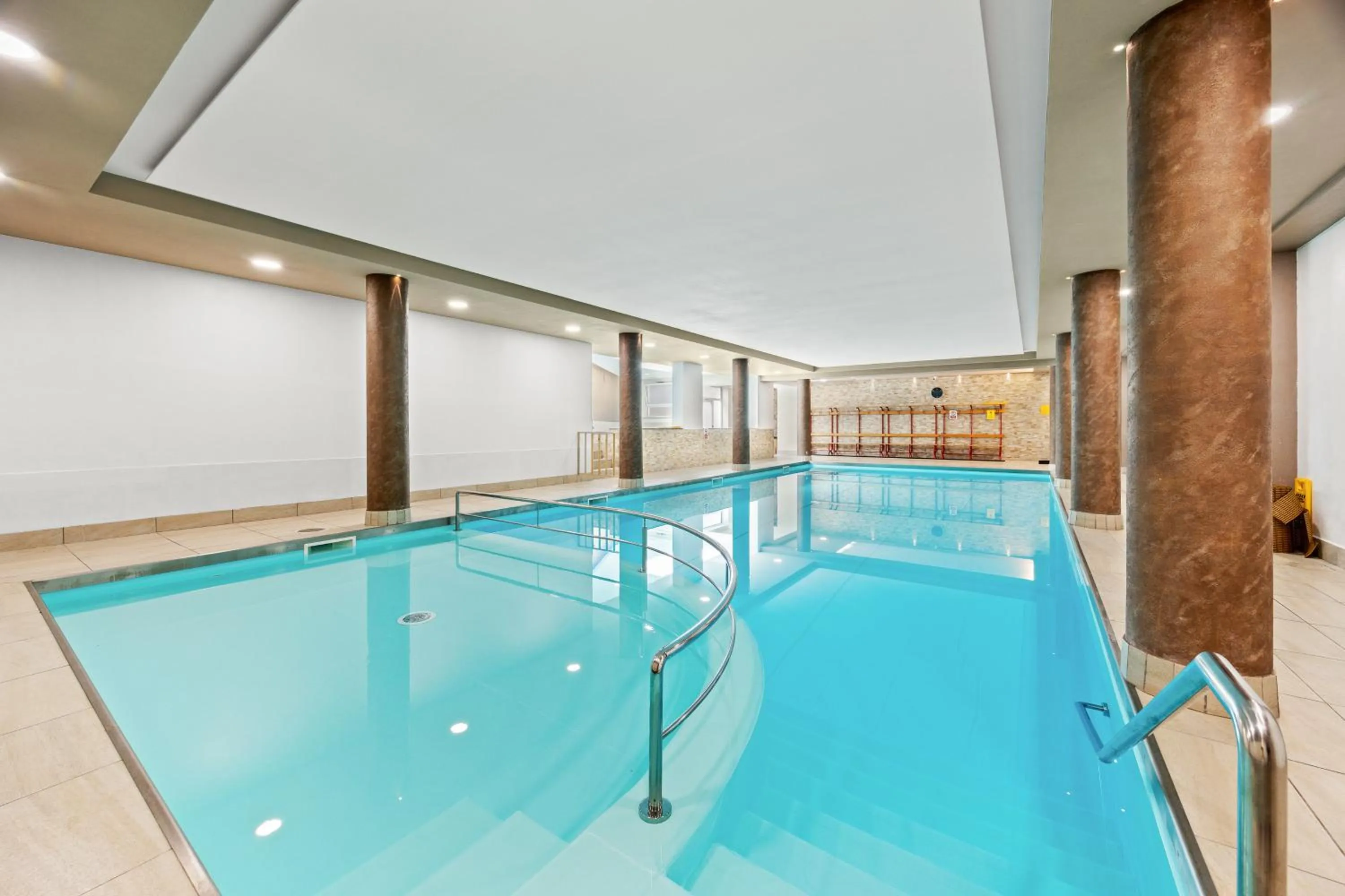 Swimming pool in Residence Des Alpes