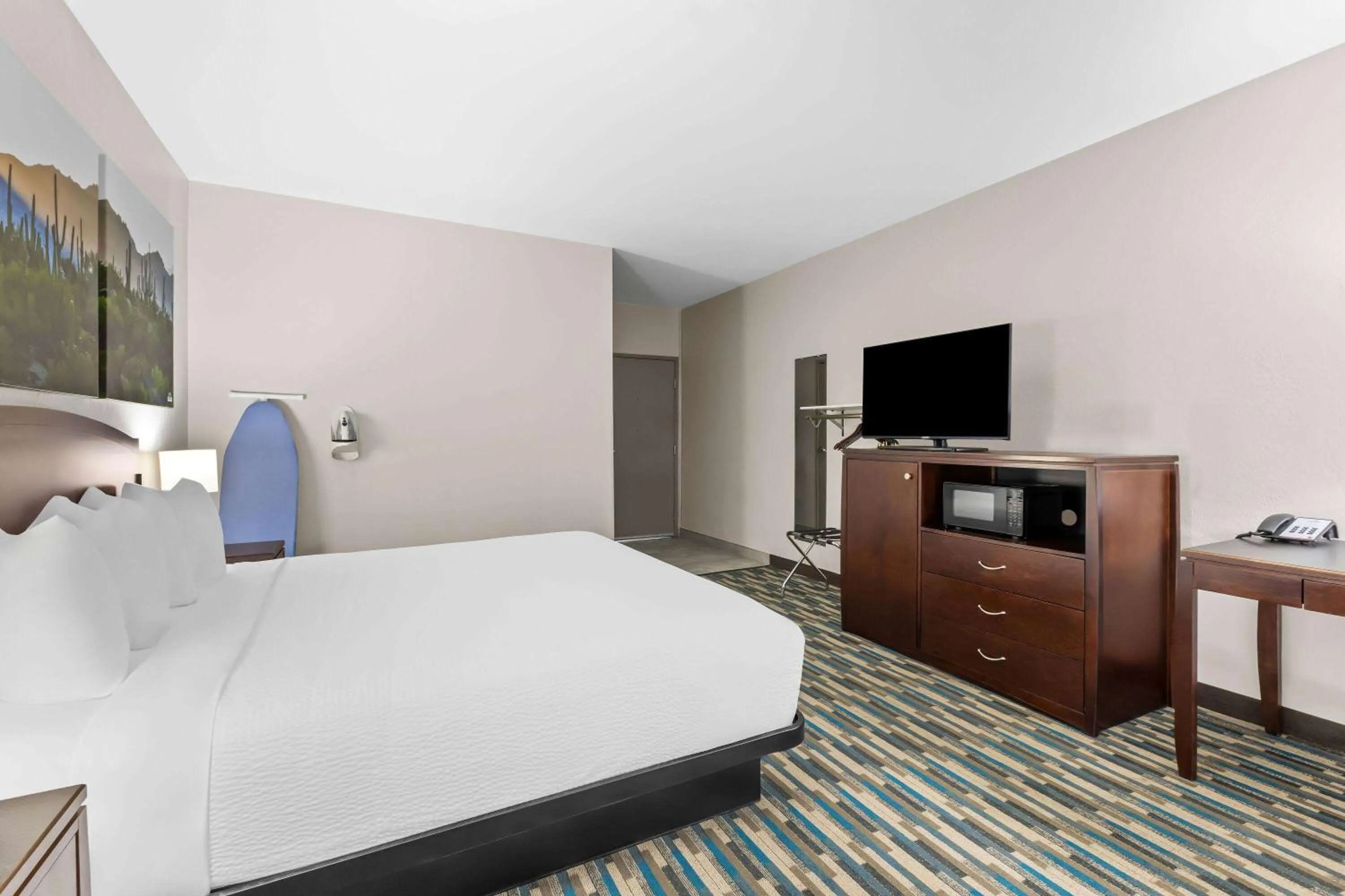 Bed in Days Inn & Suites by Wyndham Mesa Near Phoenix