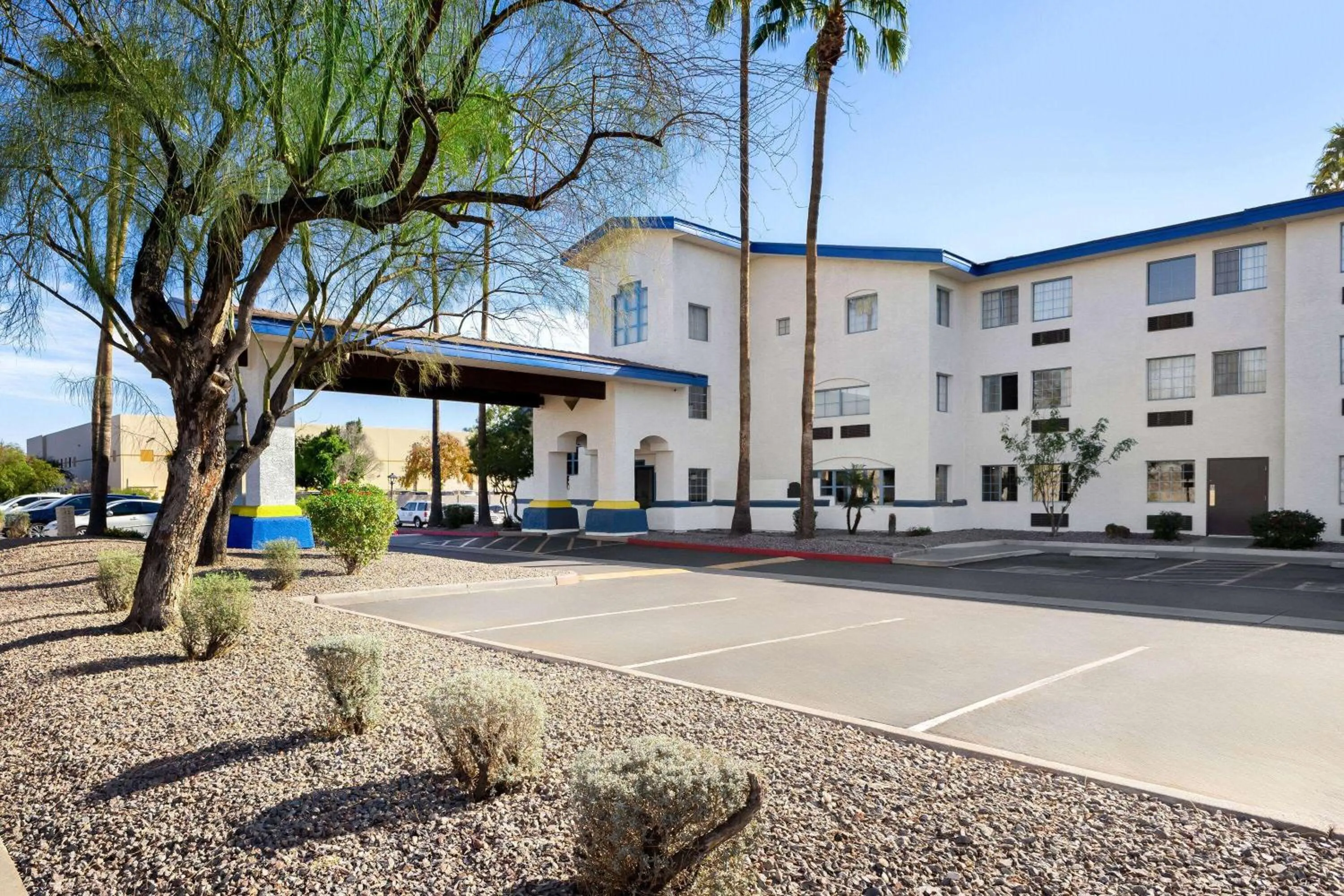 Property building in Days Inn & Suites by Wyndham Mesa Near Phoenix