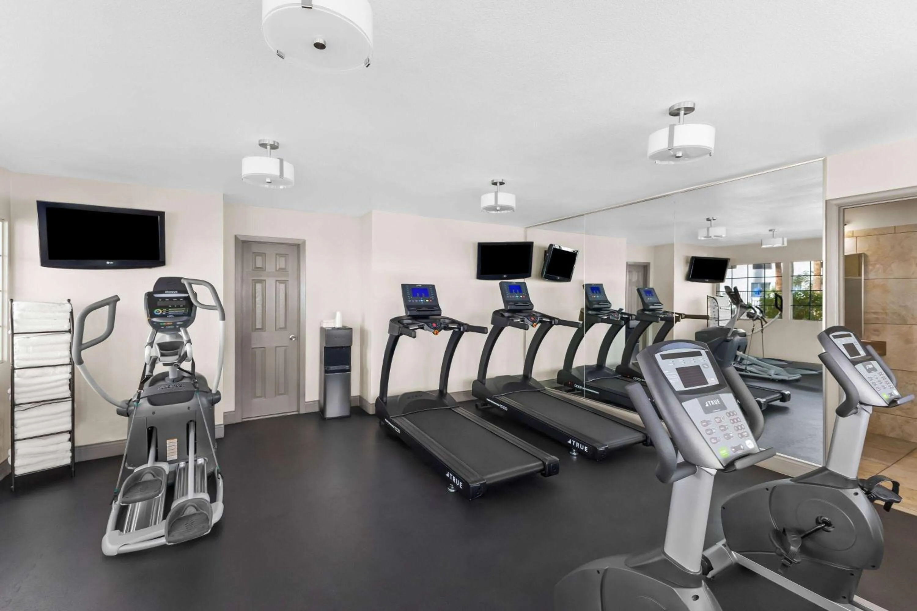 Fitness centre/facilities in Days Inn & Suites by Wyndham Mesa Near Phoenix