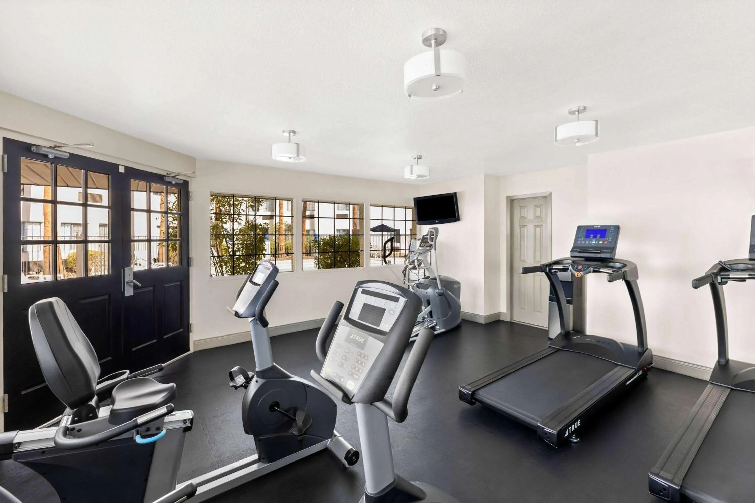 Fitness centre/facilities in Days Inn & Suites by Wyndham Mesa Near Phoenix