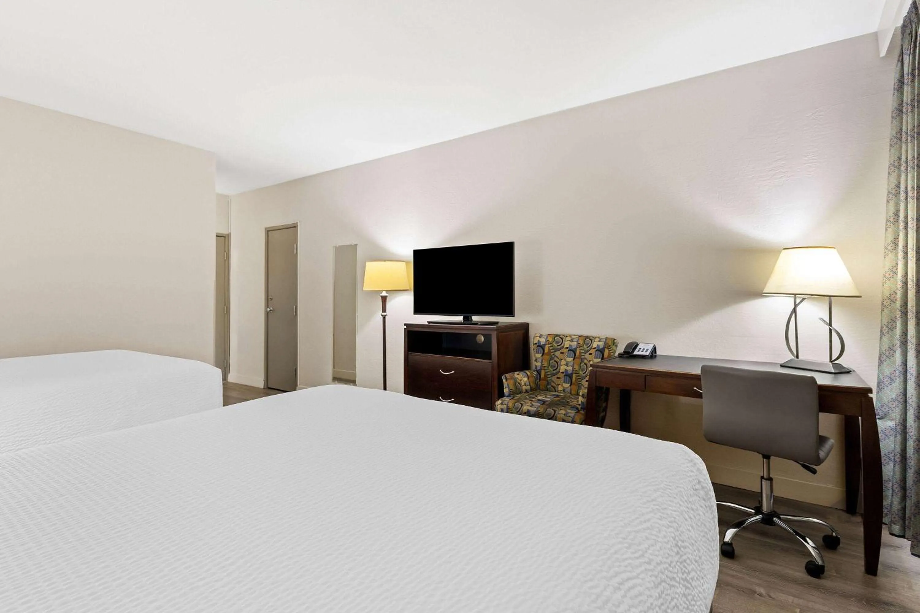 Bed in Days Inn & Suites by Wyndham Mesa Near Phoenix
