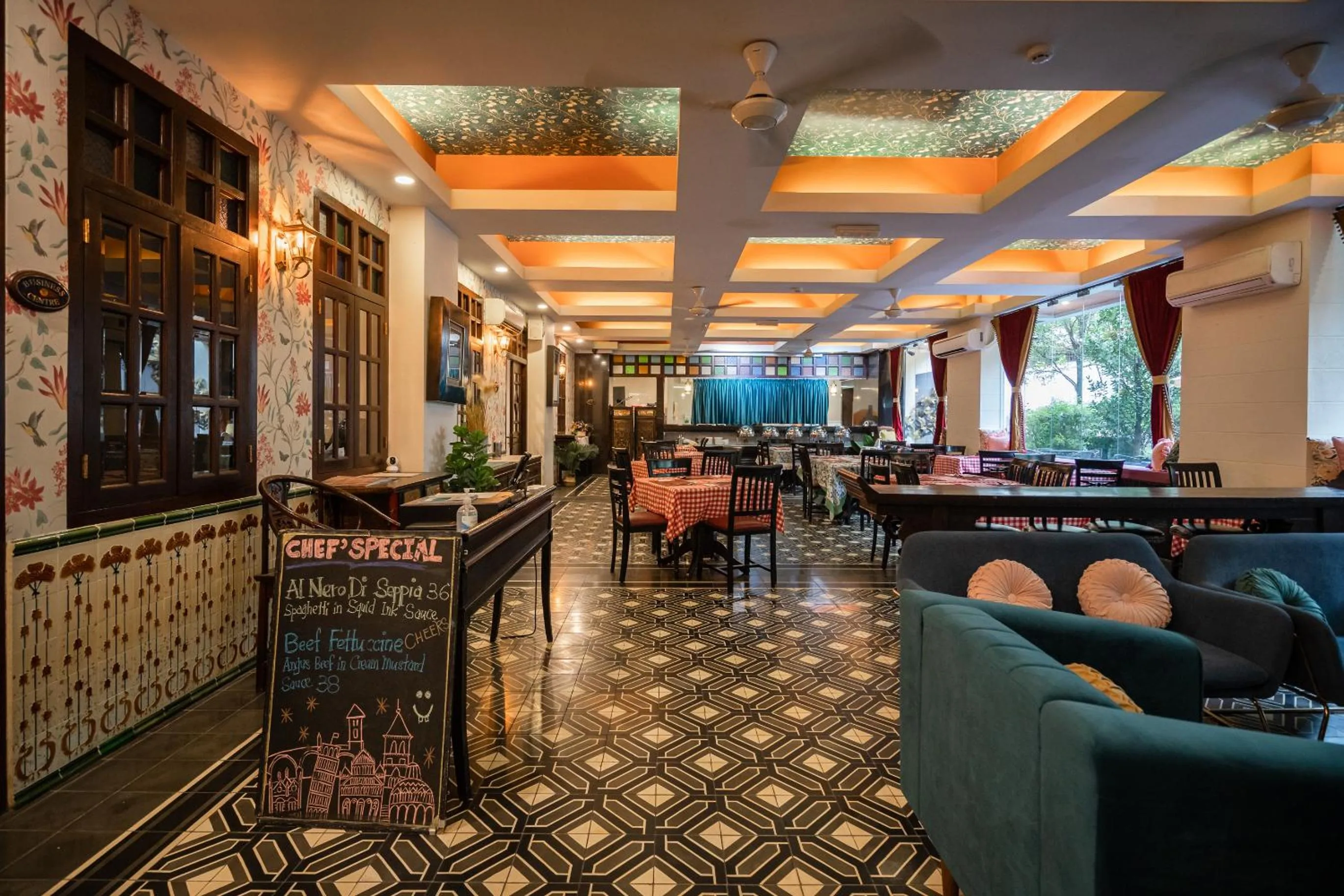 Restaurant/places to eat in Hotel Penaga